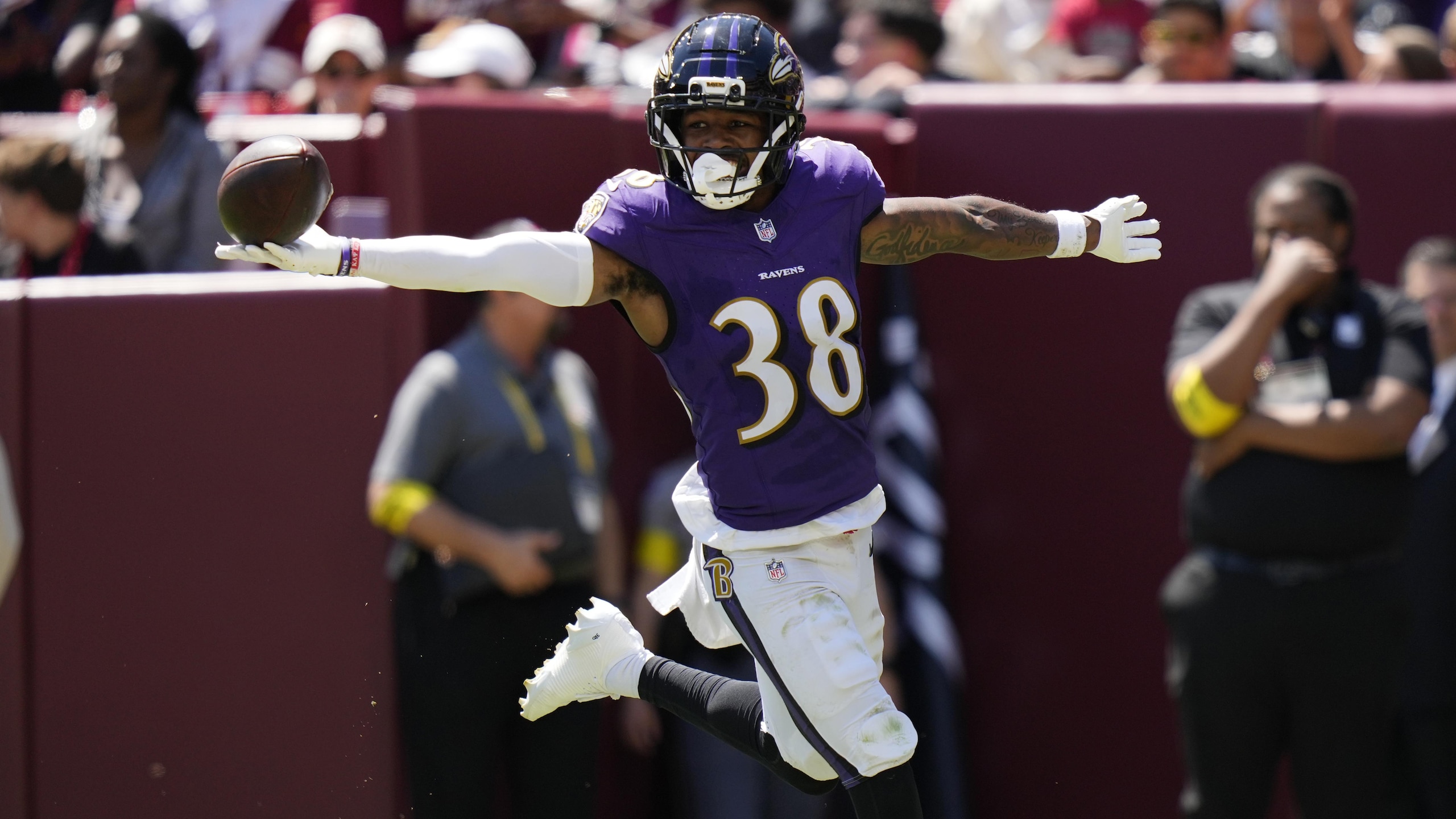 Ravens Commanders Football