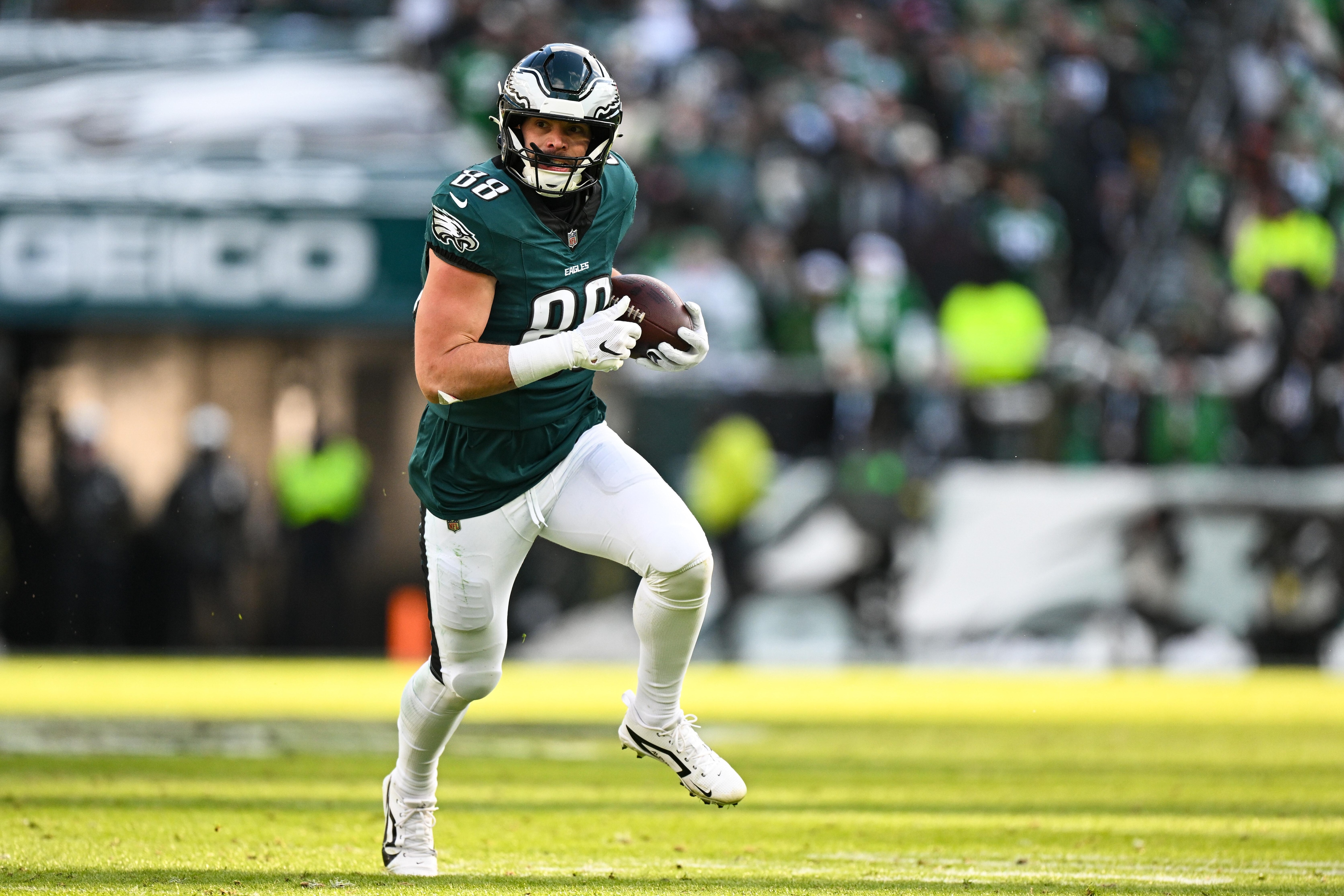 Raiders Eagles Football