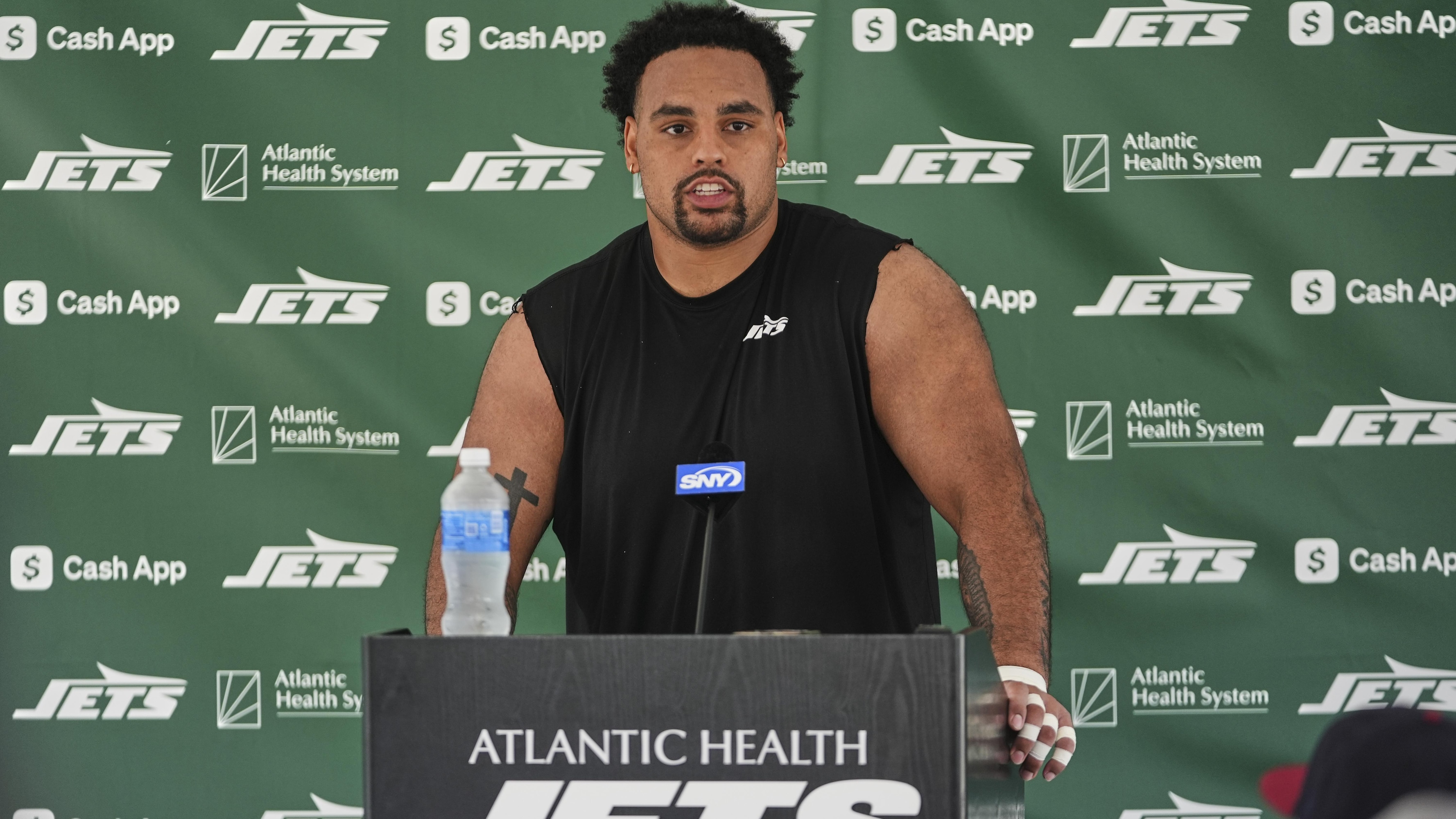 Jets’ Alijah Vera-Tucker Reportedly Diagnosed with Season-Ending Triceps Injury