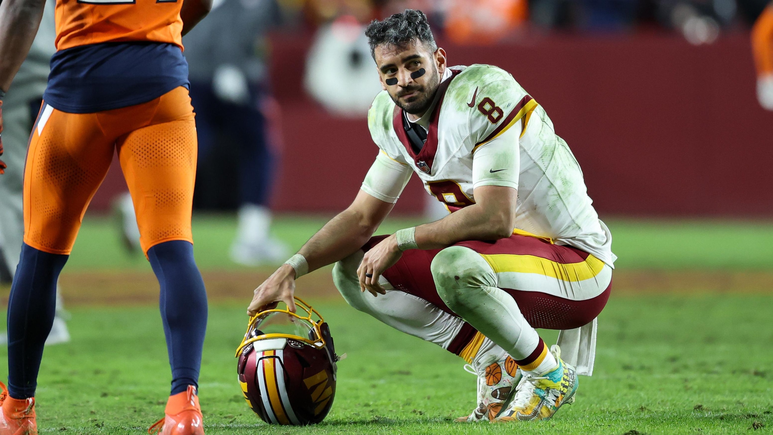 Broncos Commanders Football