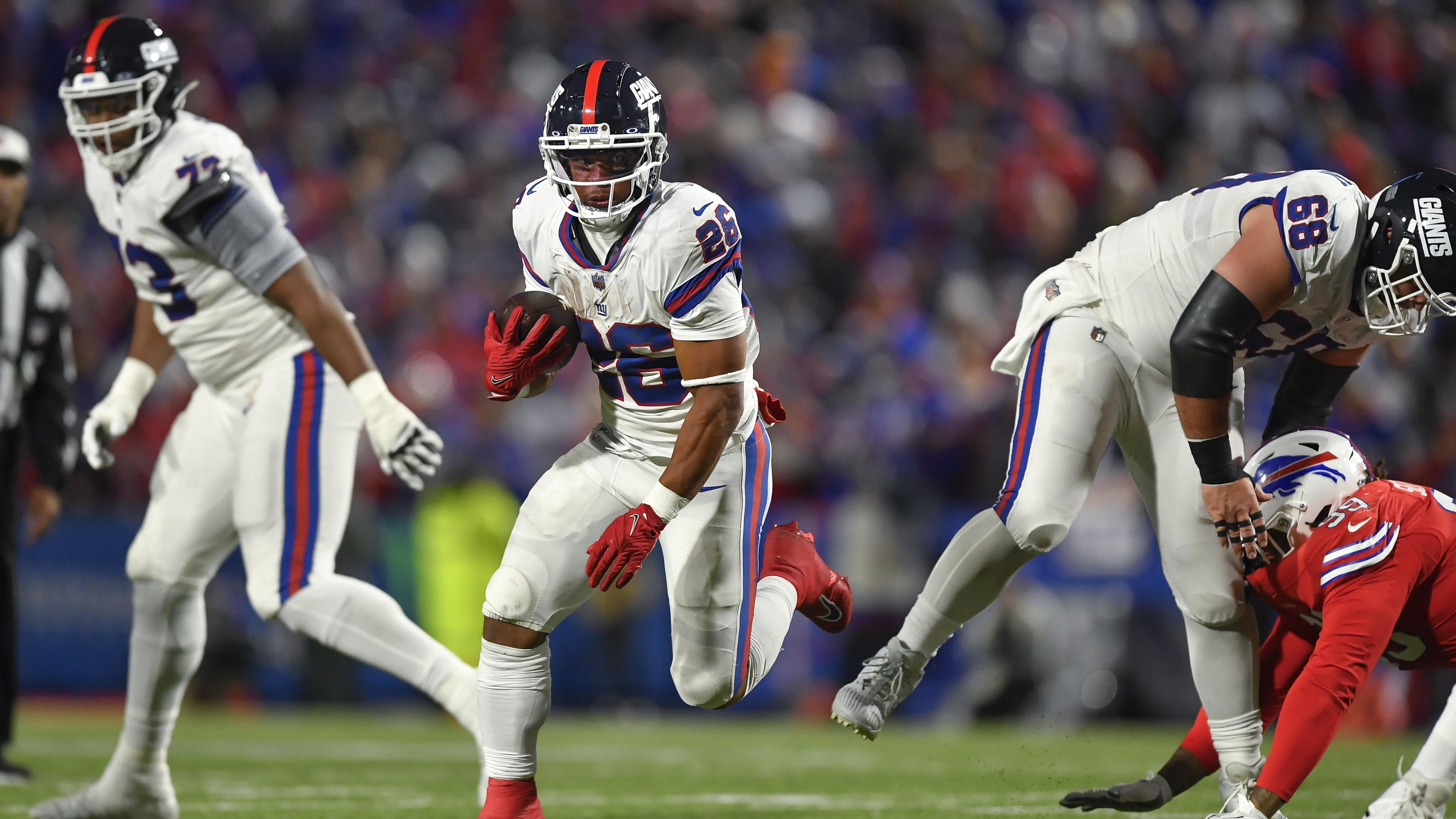 Giants Unveil Vintage White Color Rush, Legacy Uniforms for 2025 NFL Season in Videos