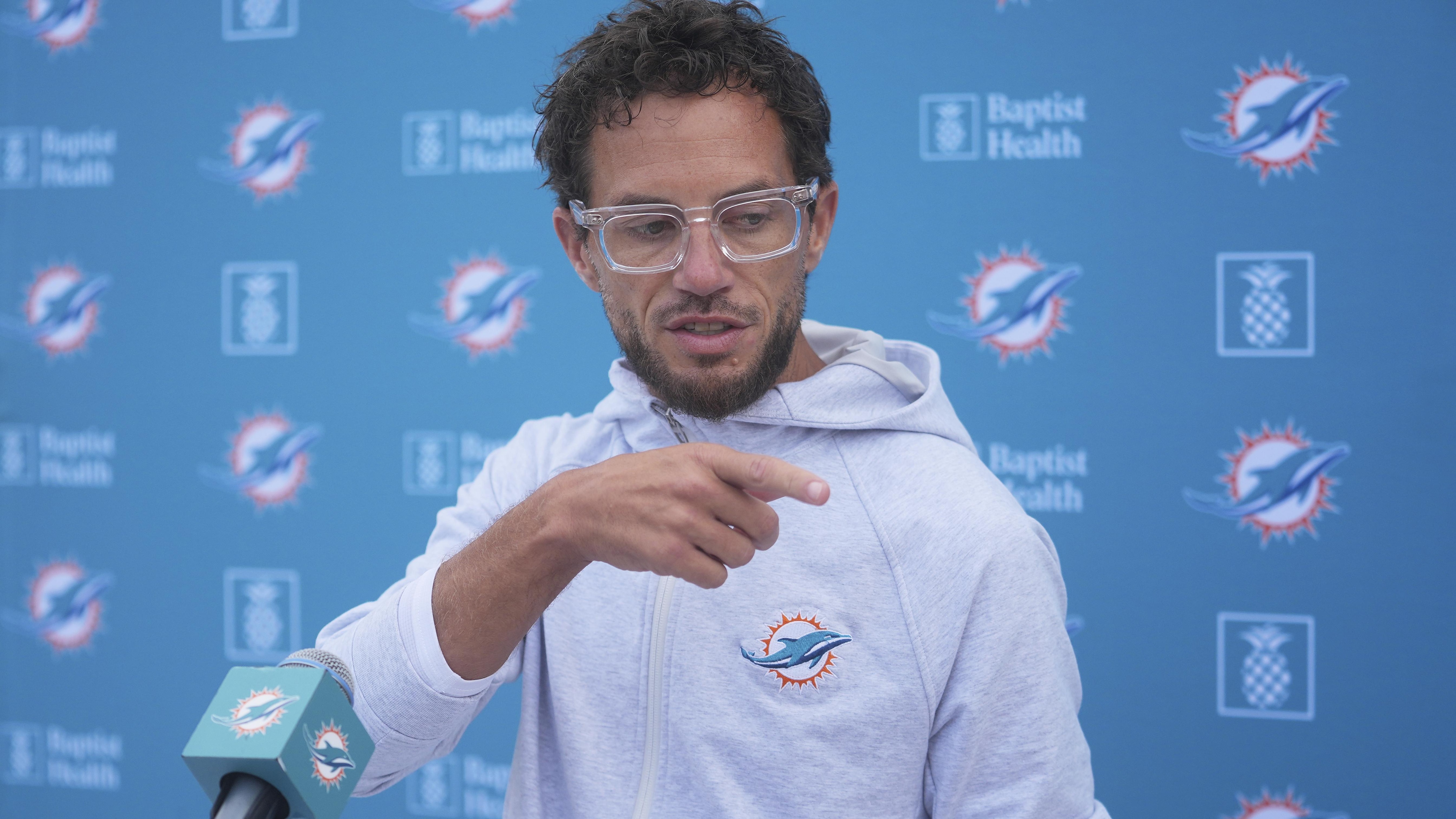 Mike McDaniel Says 5 Dolphins Players Incurred Half of Team’s Internal Fines in 2024