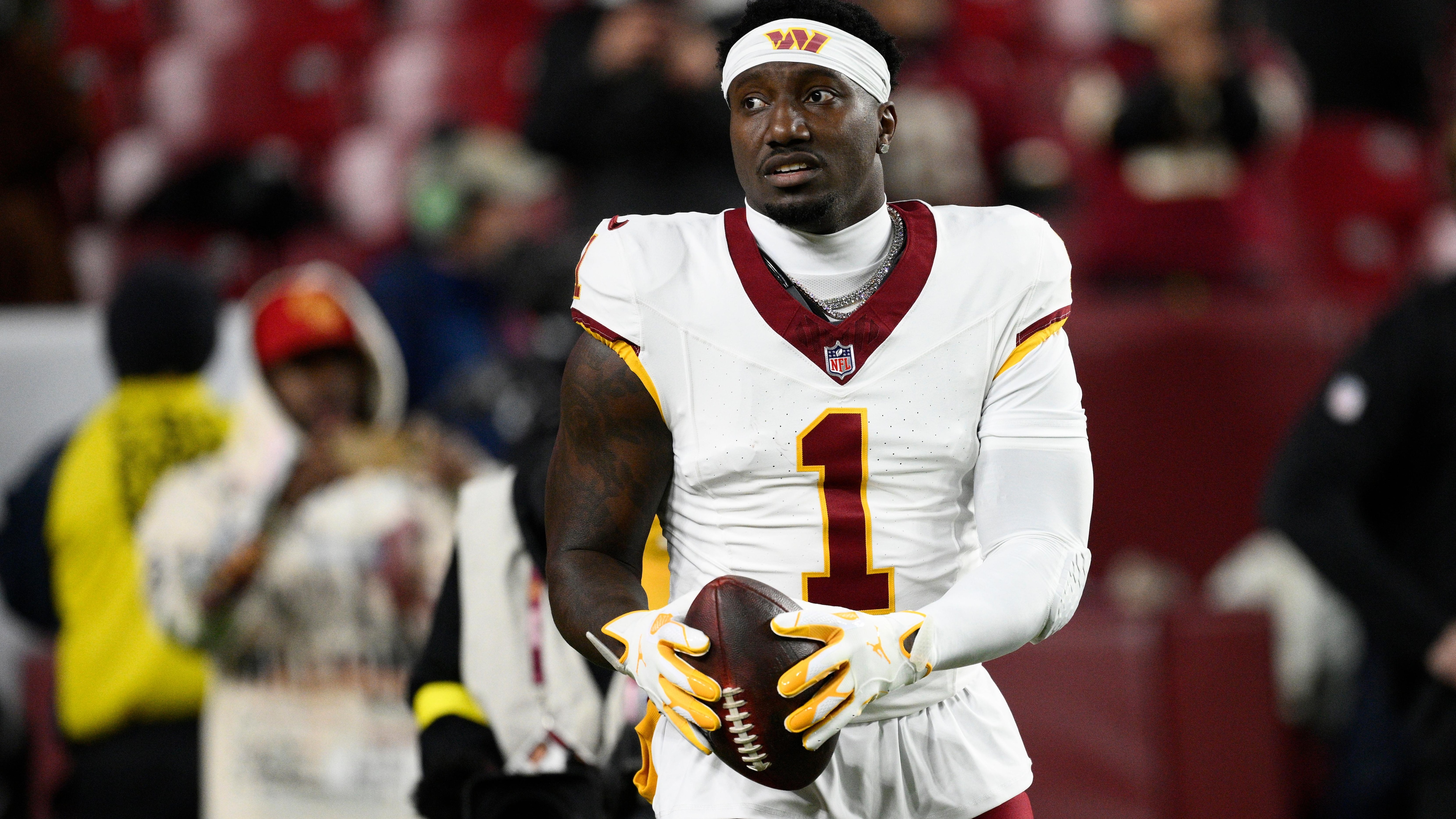 Broncos Commanders Football