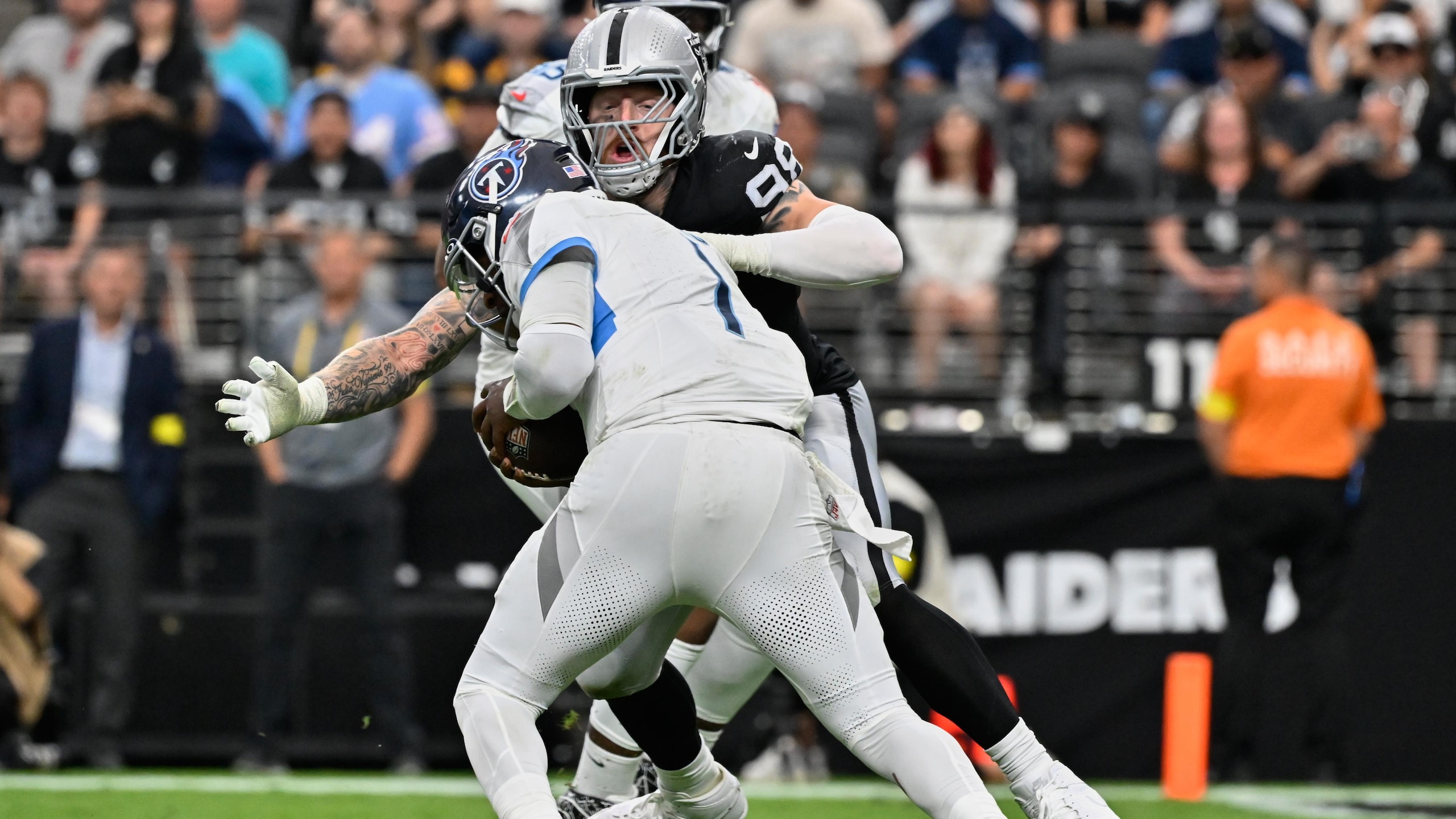 Titans Raiders Football