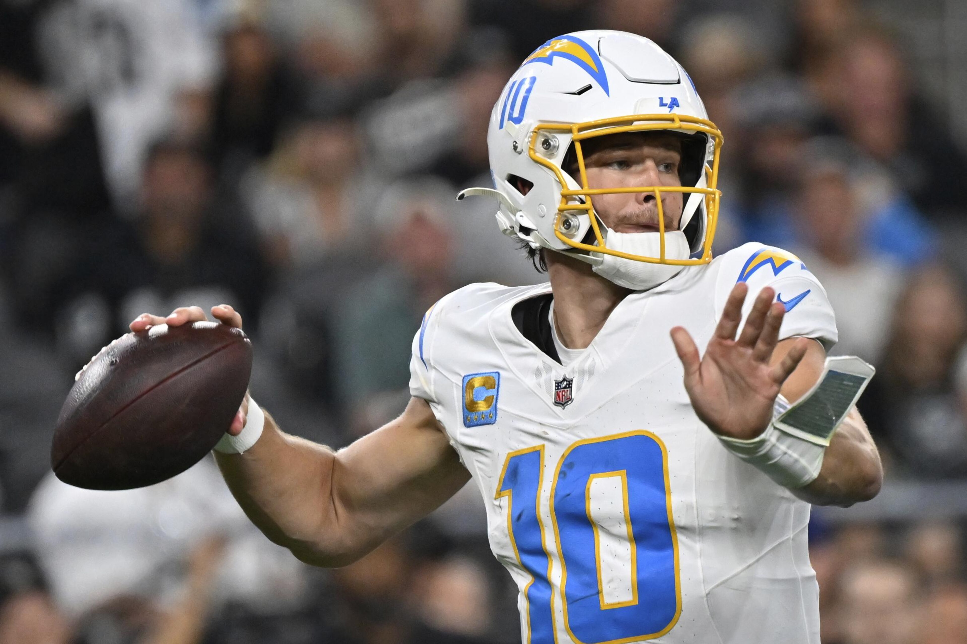 Chargers Raiders Football