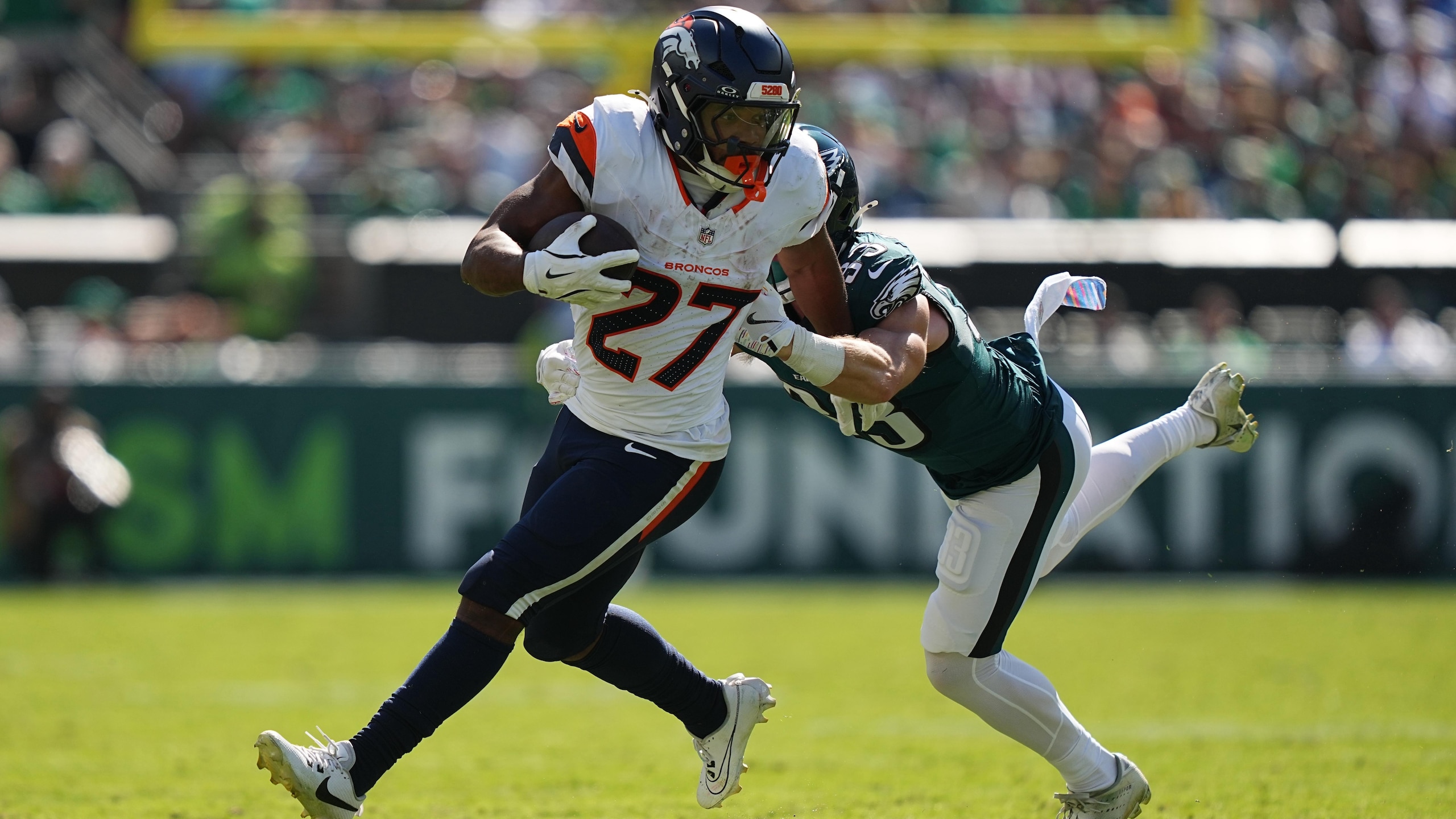 Broncos Eagles Football