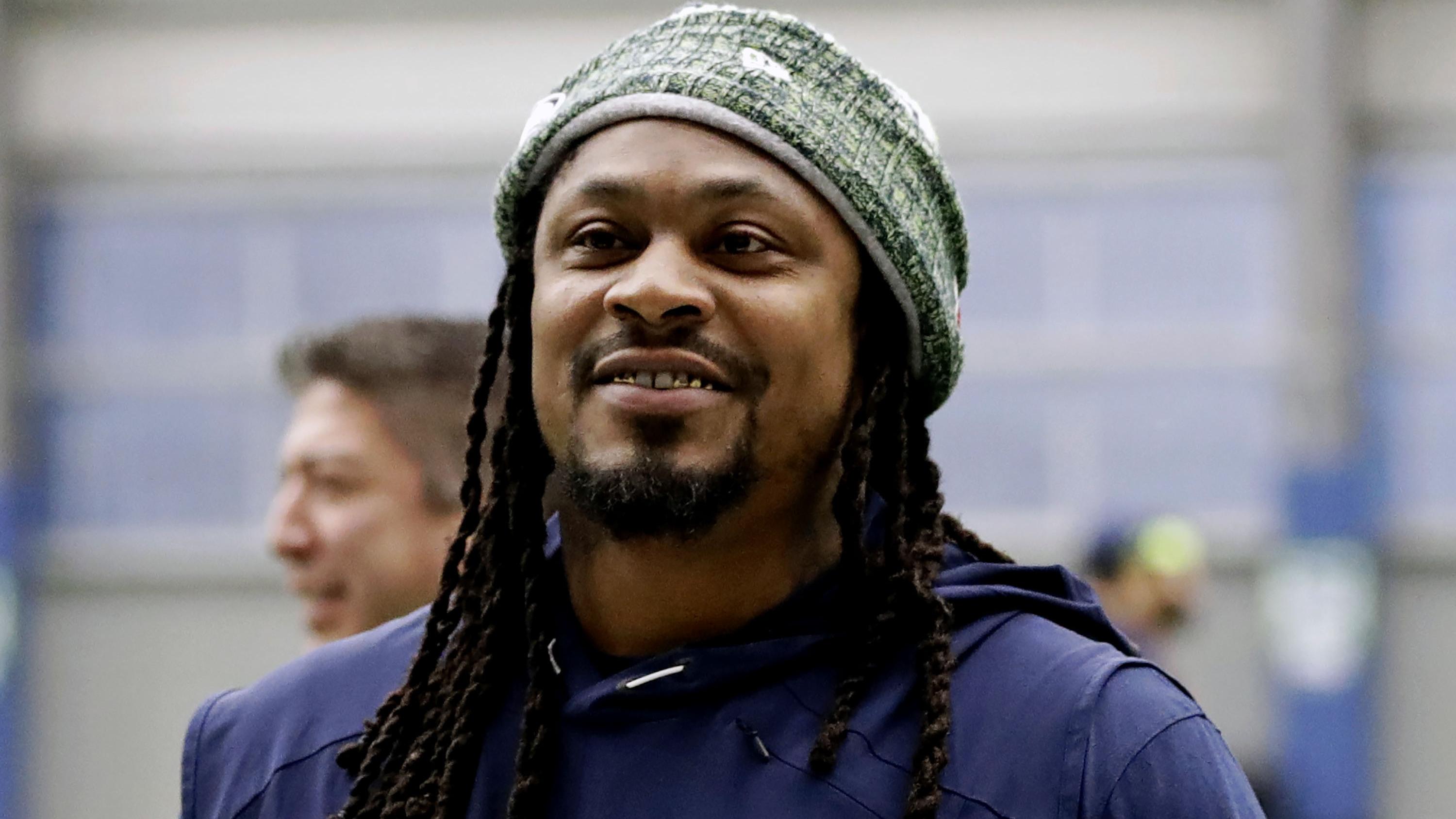 Marshawn Lynch Working as NFL Photographer During Seahawks vs. Raiders, Pete Carroll