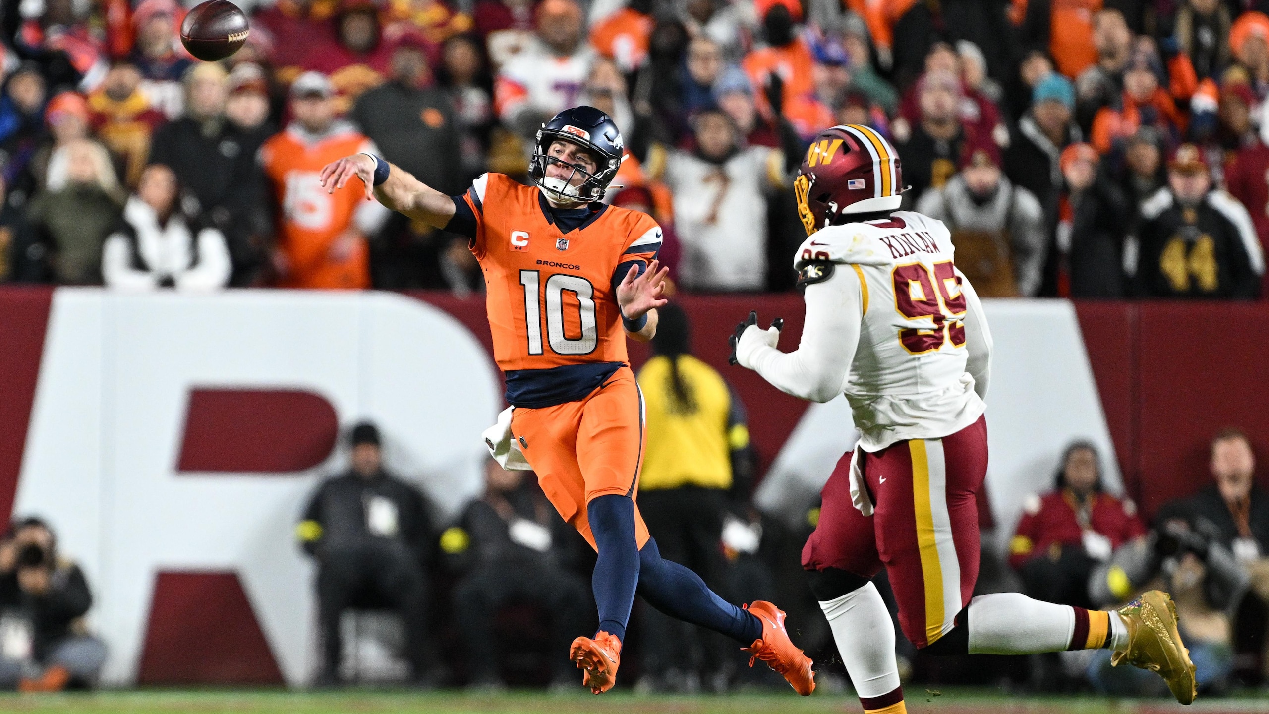 Broncos Commanders Football