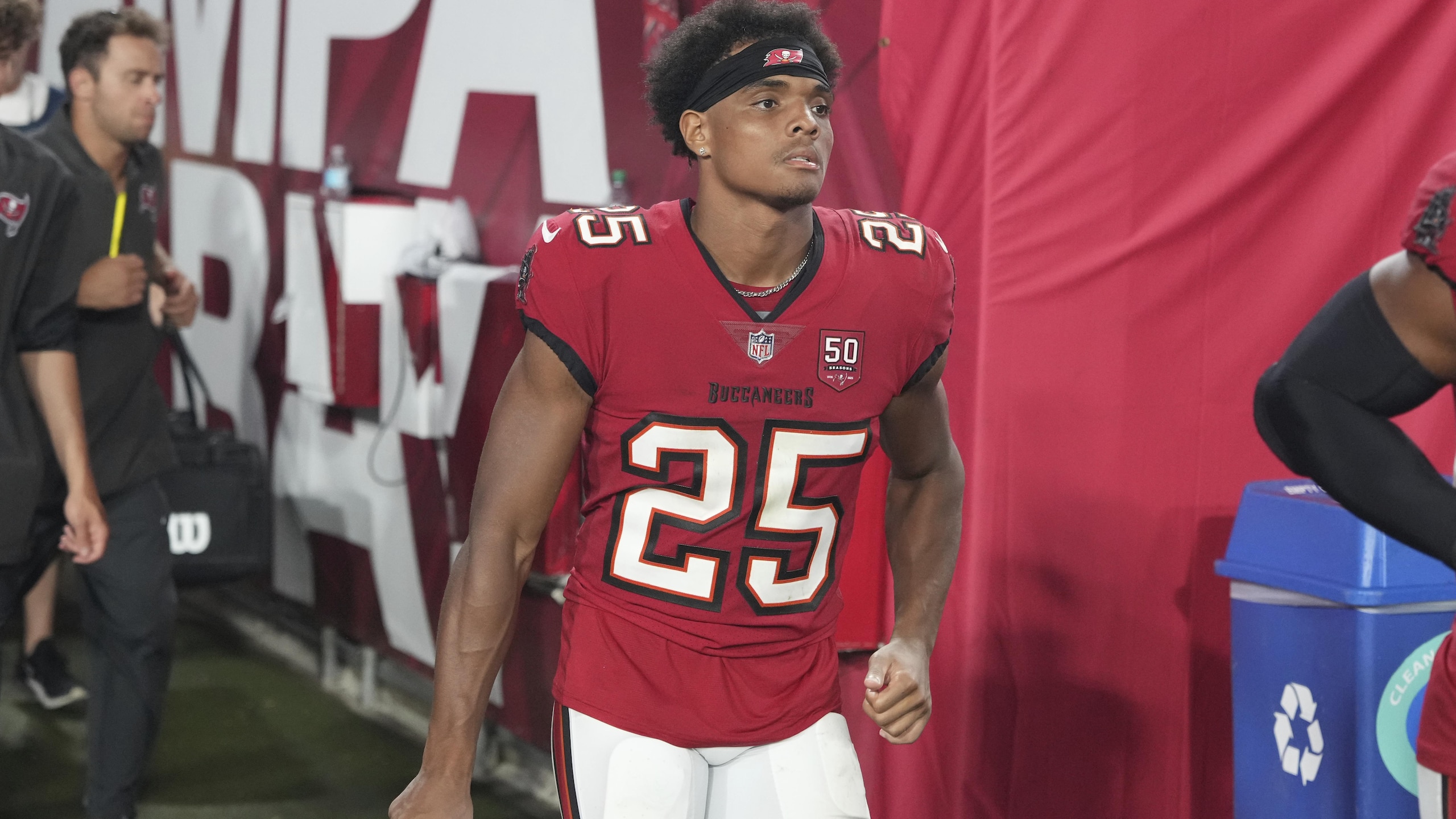 Titans Buccaneers Football