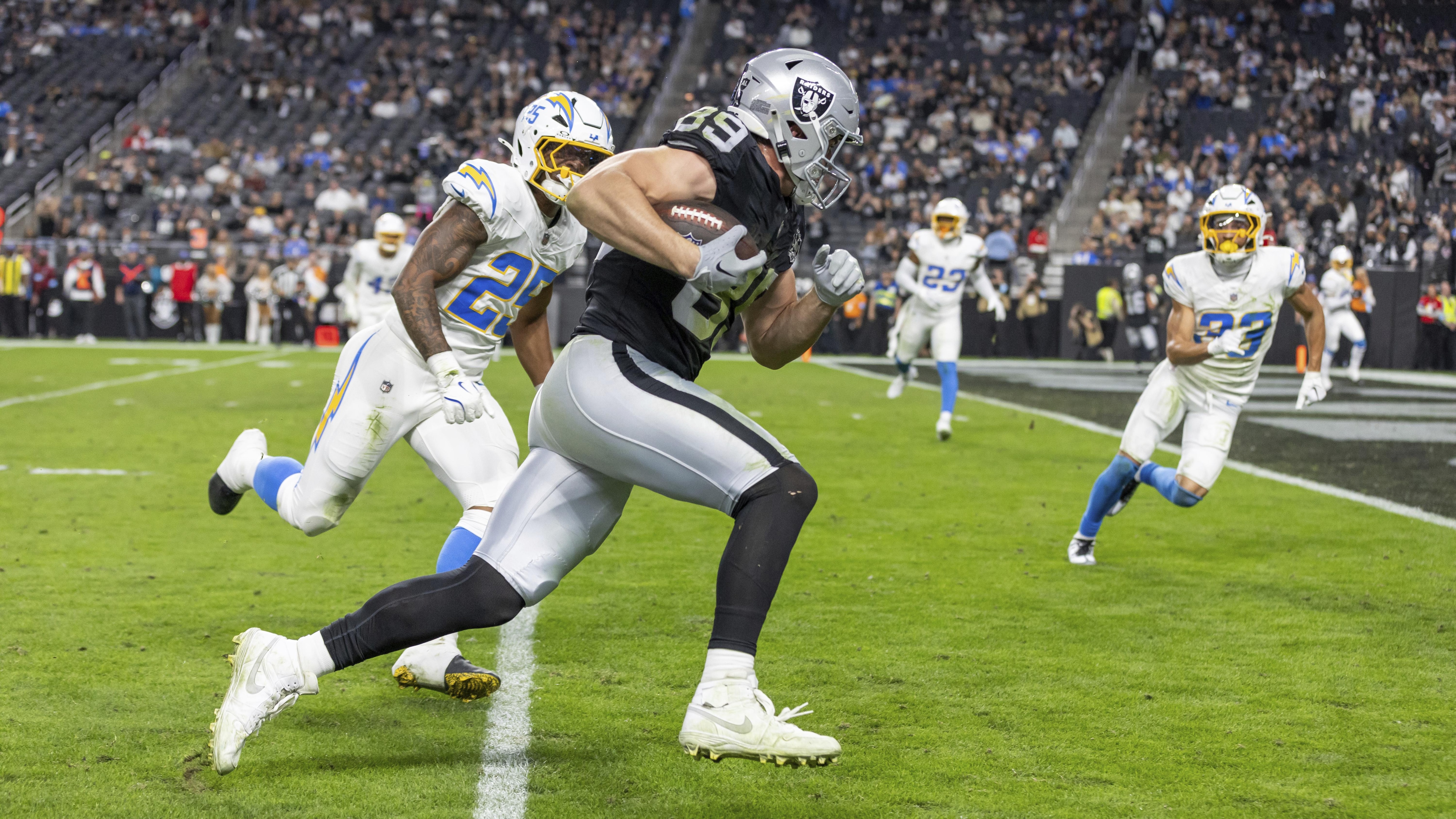 Chargers Raiders Football