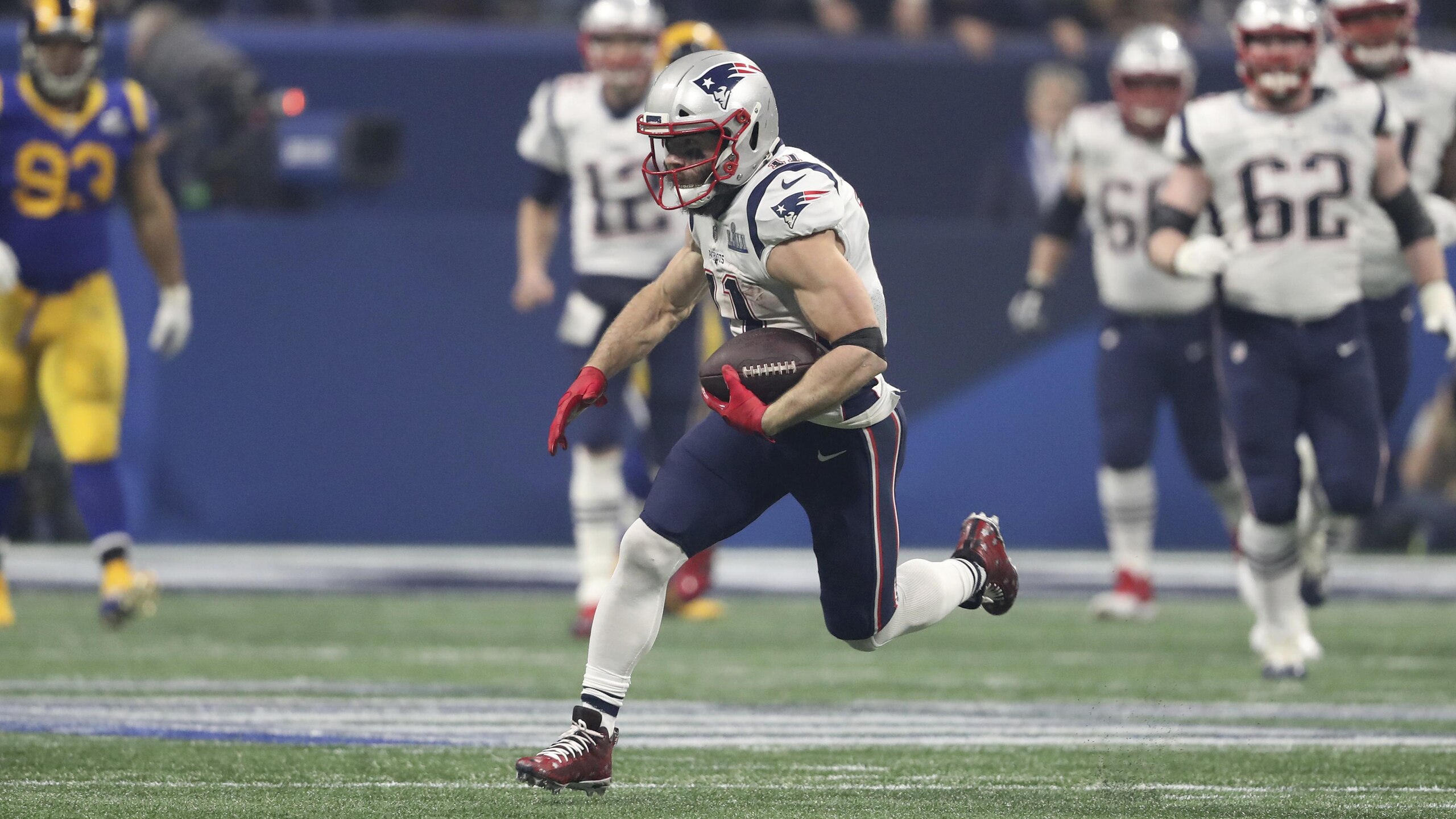 Patriots Rams Super Bowl Football