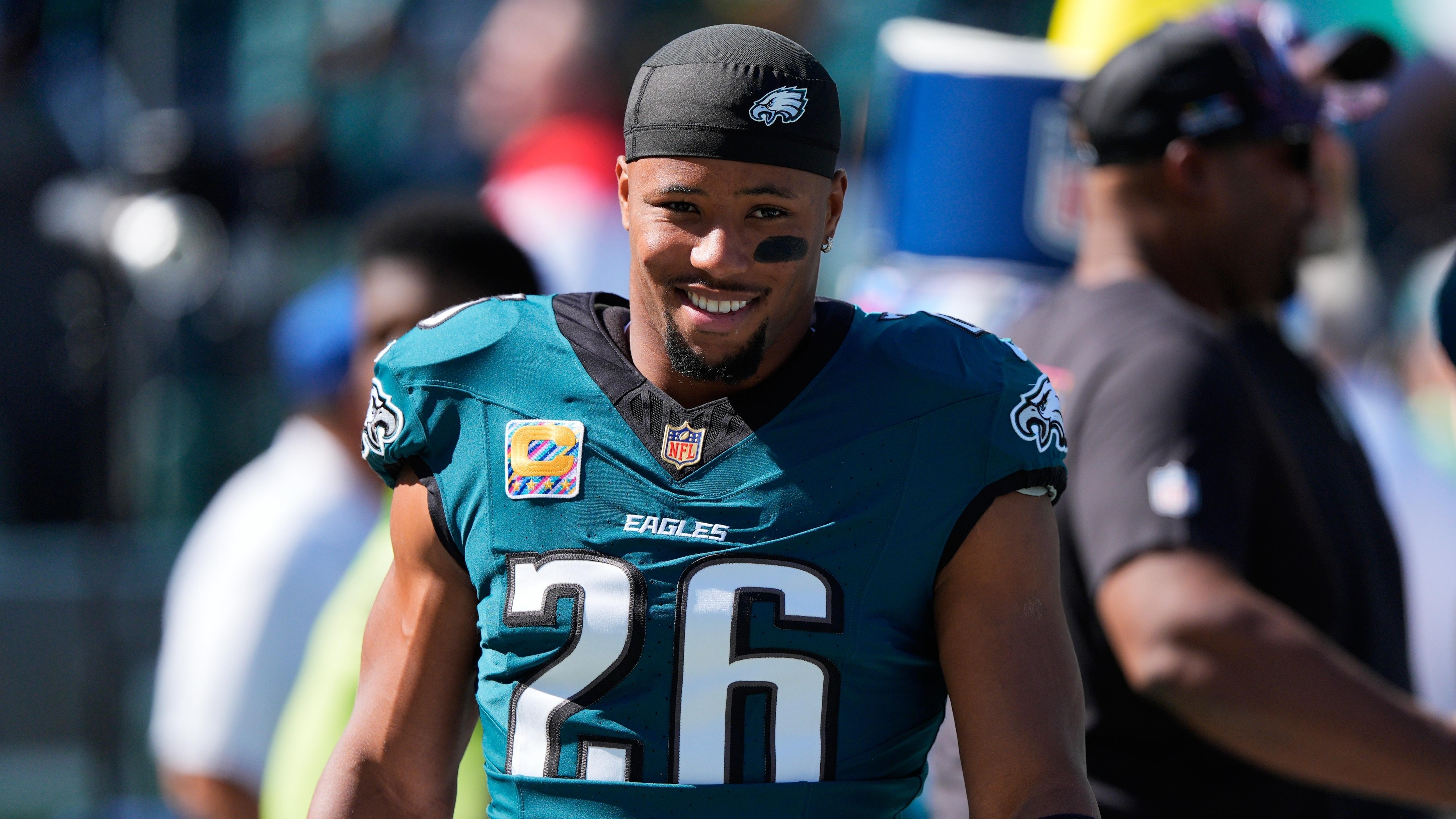 Broncos Eagles Football