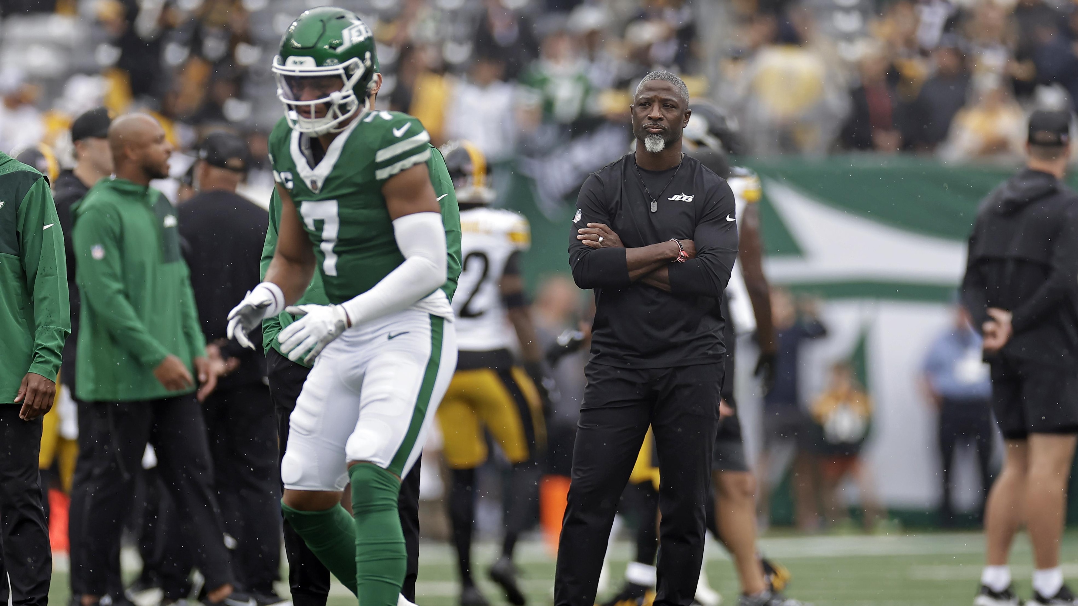 Aaron Glenn Calls Justin Fields Criticism 'So Unfair' After Jets Rally to Stun Bengals