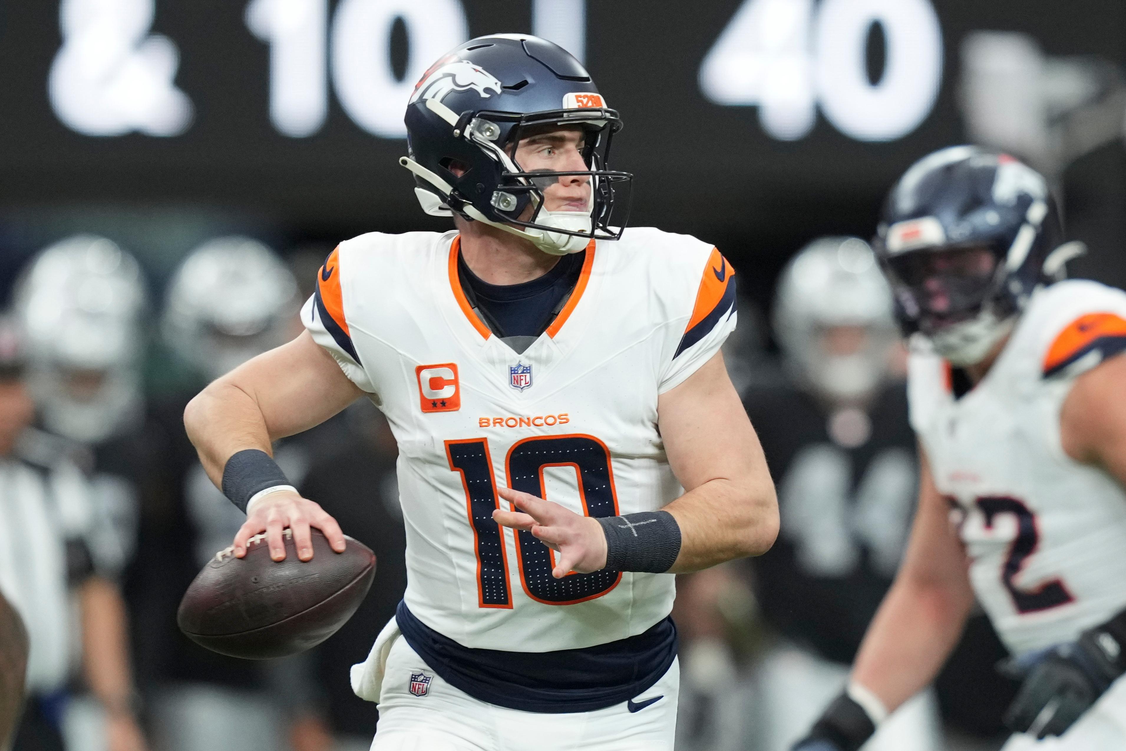 Broncos Raiders Football