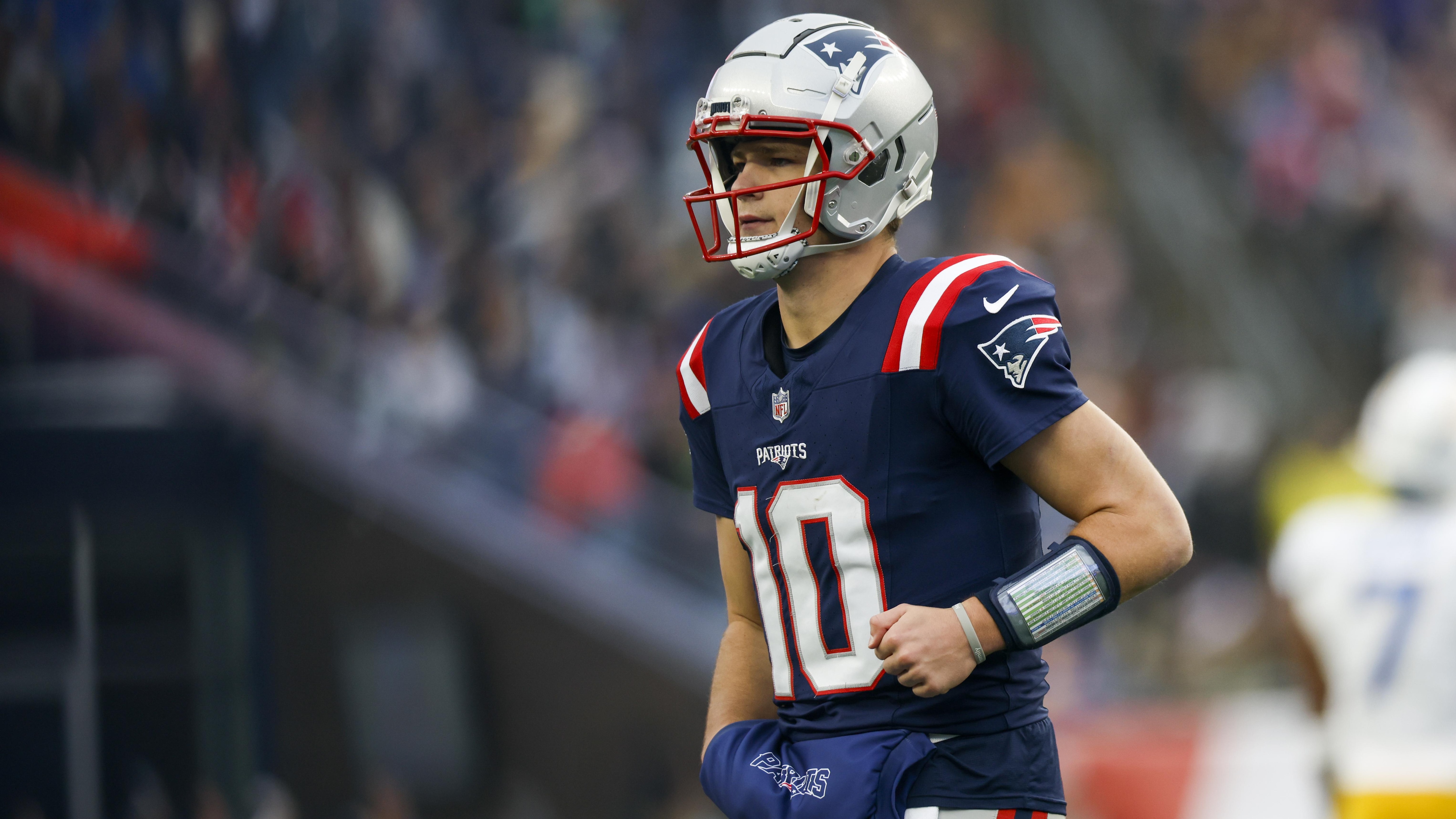 Chargers Patriots Football