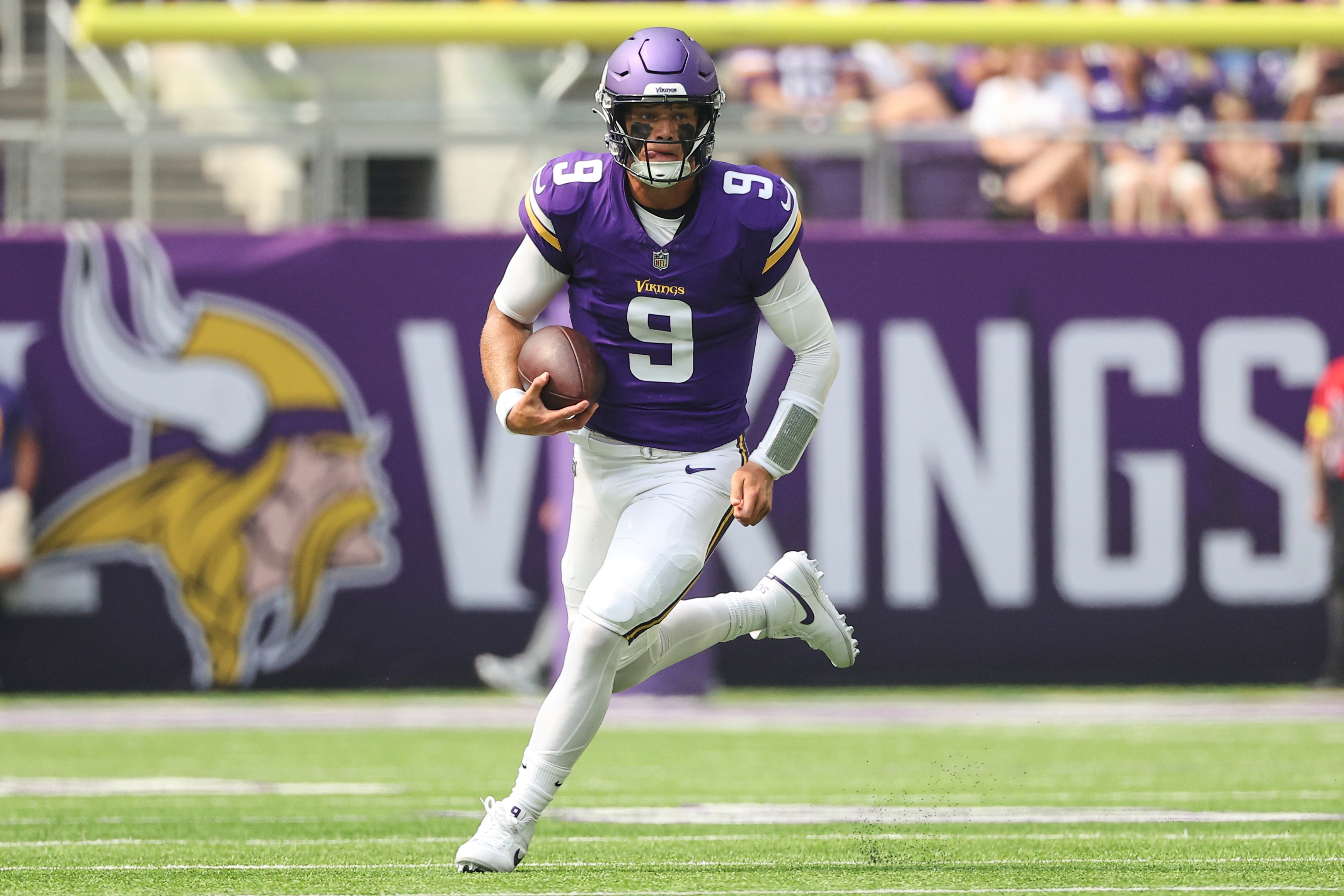 J.J. McCarthy Applauded By NFL Fans in Return from Knee Injury for Vikings vs. Texans