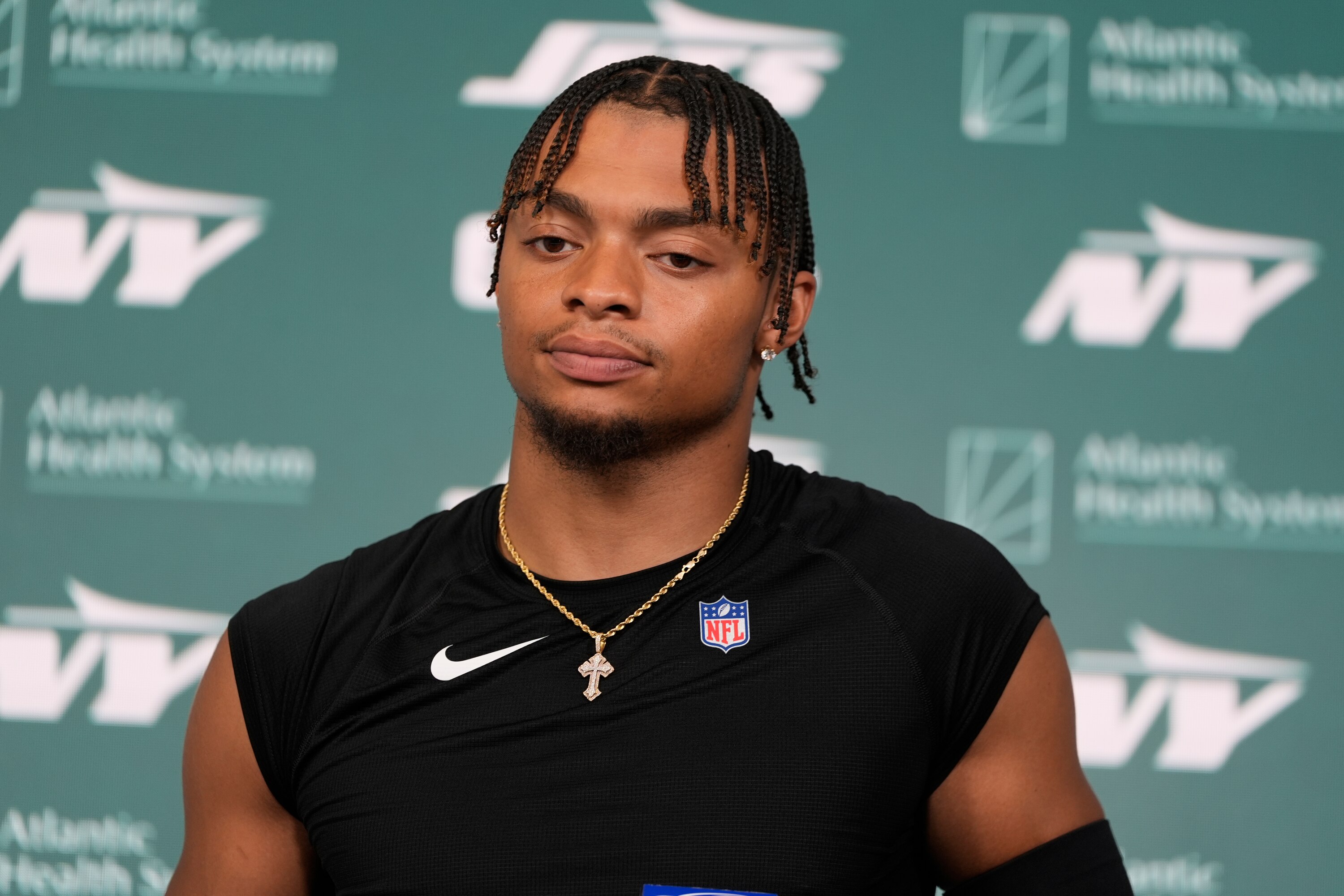Justin Fields Sports No. 7 Jets Uniform in Video, Photo Ahead of Mandatory Minicamp