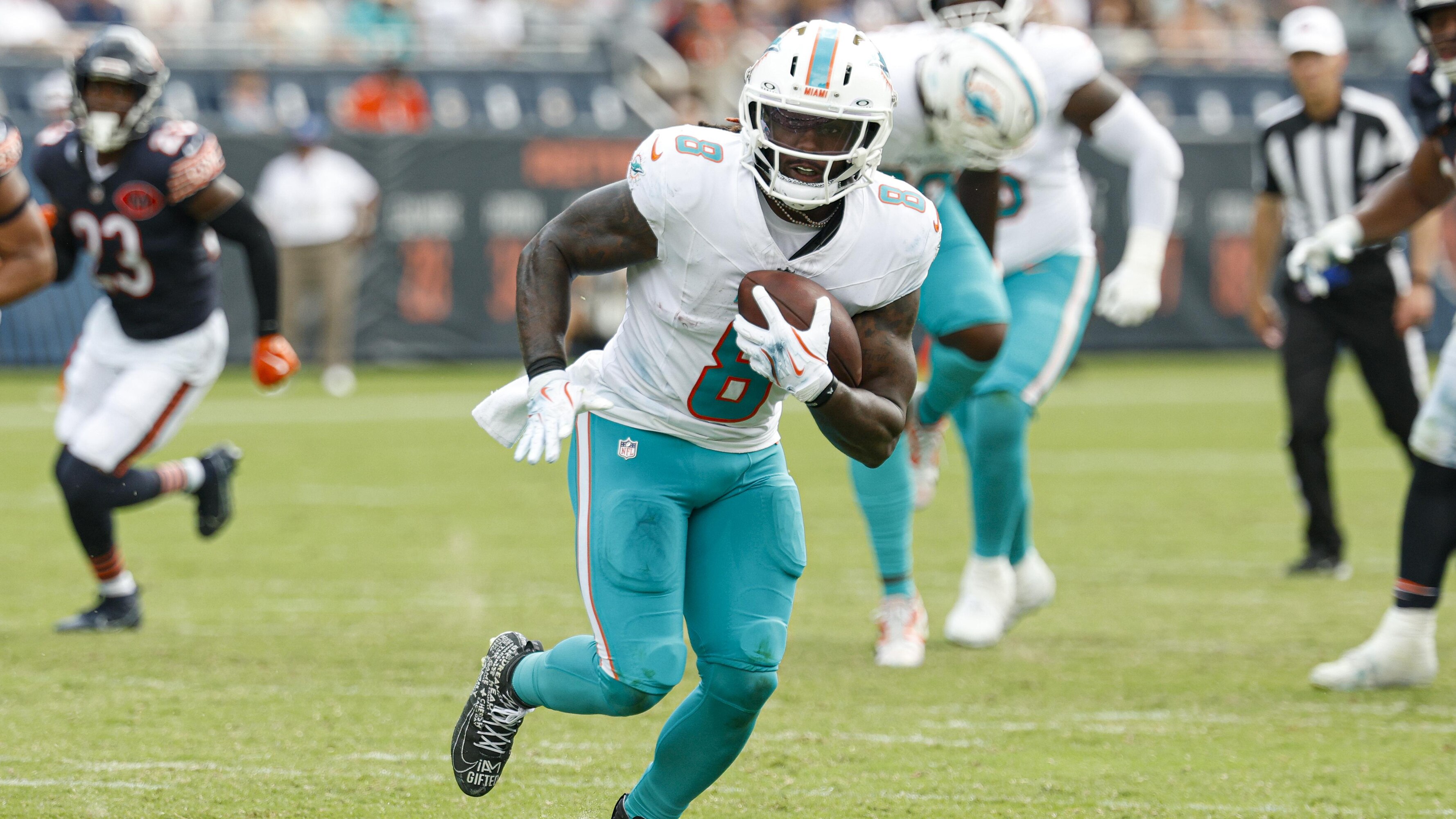 Dolphins’ Alexander Mattison Reportedly Had Season-Ending Surgery for Neck Injury