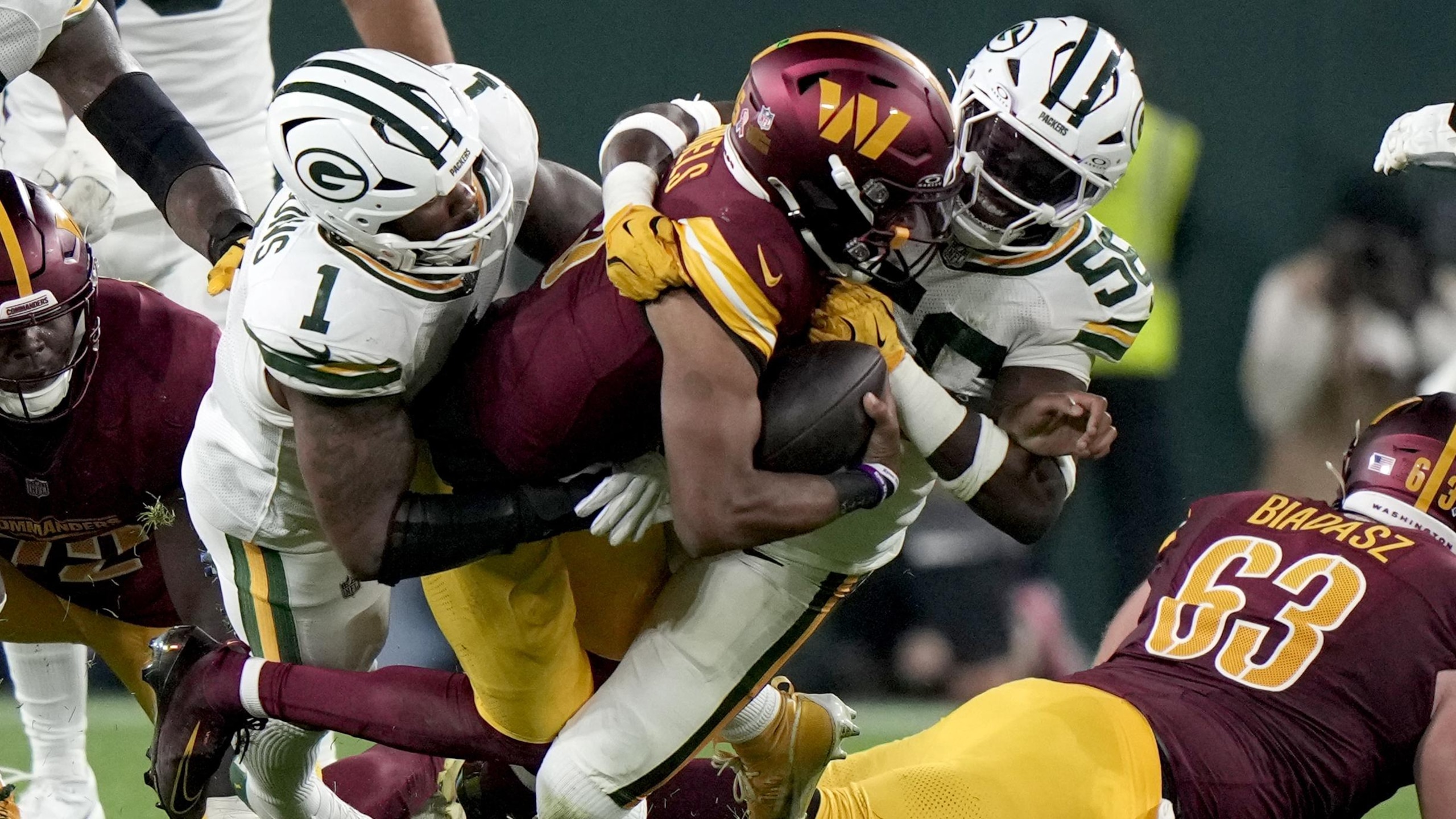 Commanders Packers Football