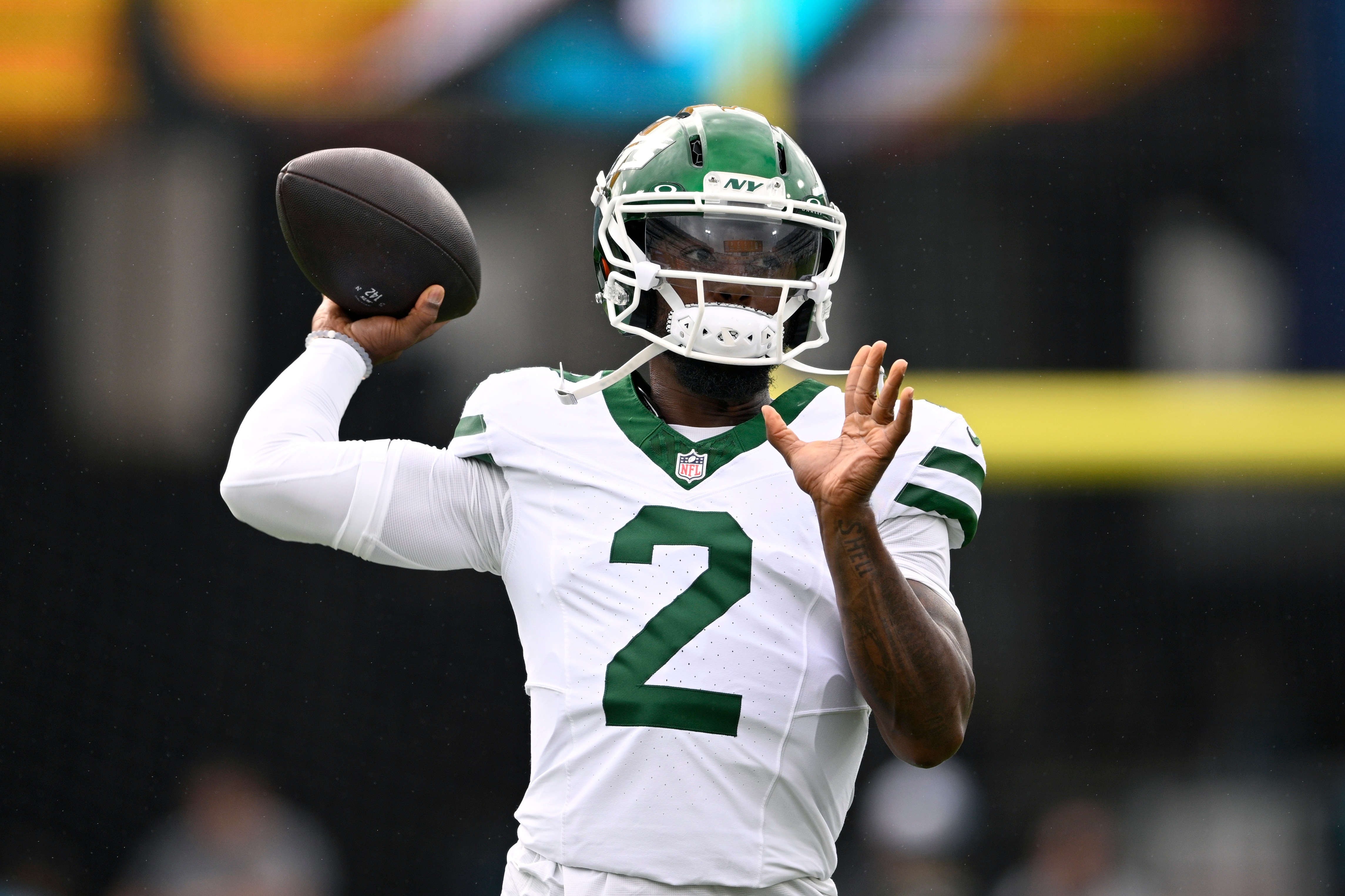 Jets' Tyrod Taylor Backs Justin Fields, Says He's 'Here to Support' QB After Contract