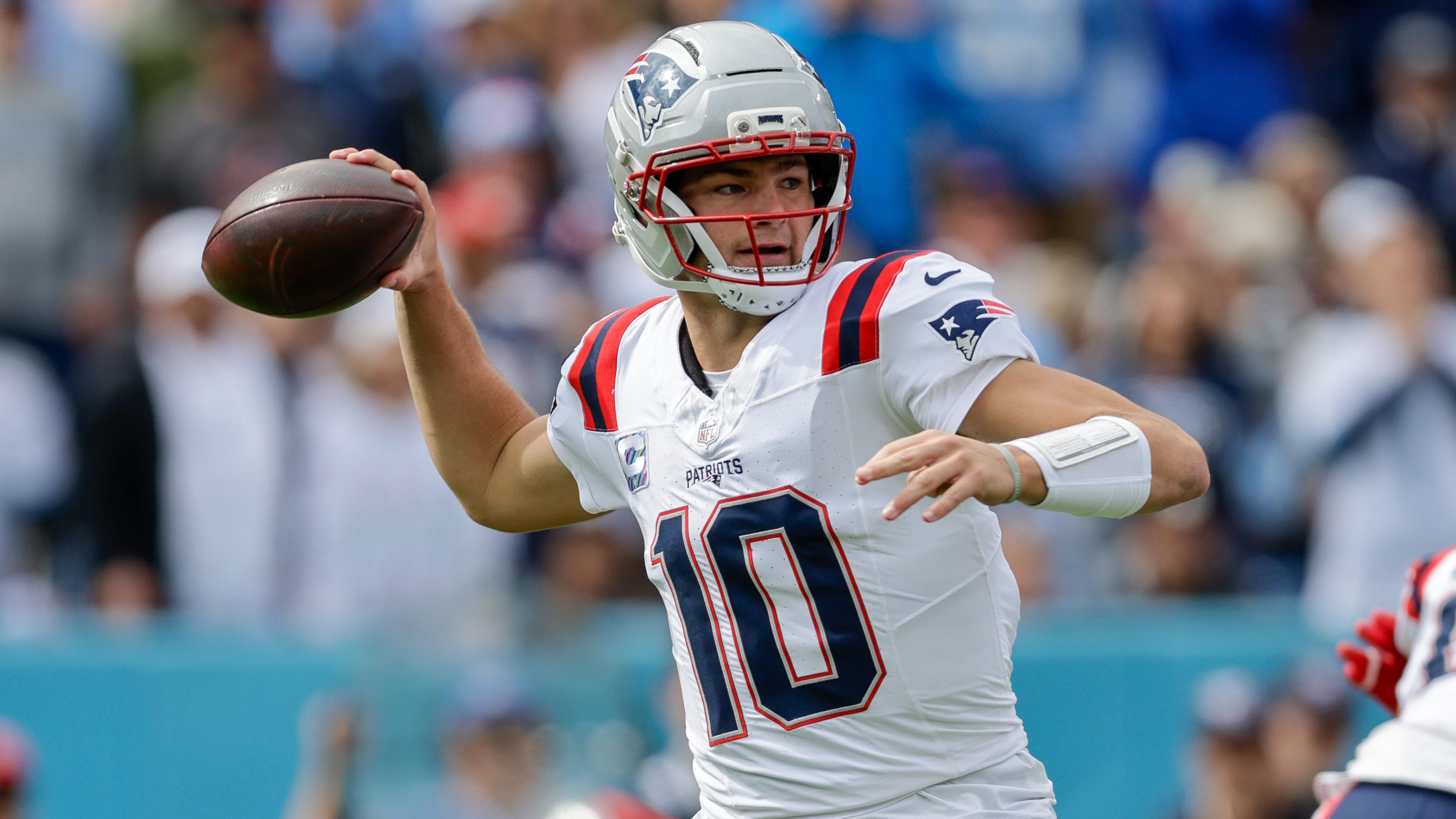 Patriots Titans Football