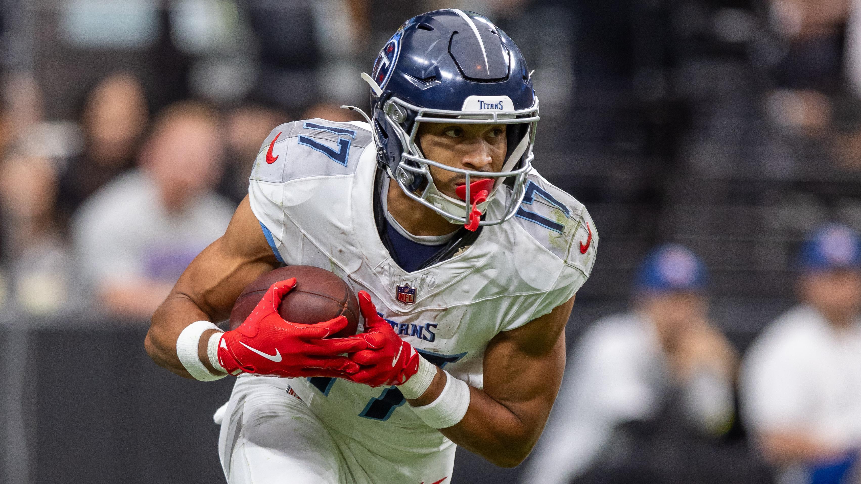 Titans Raiders Football