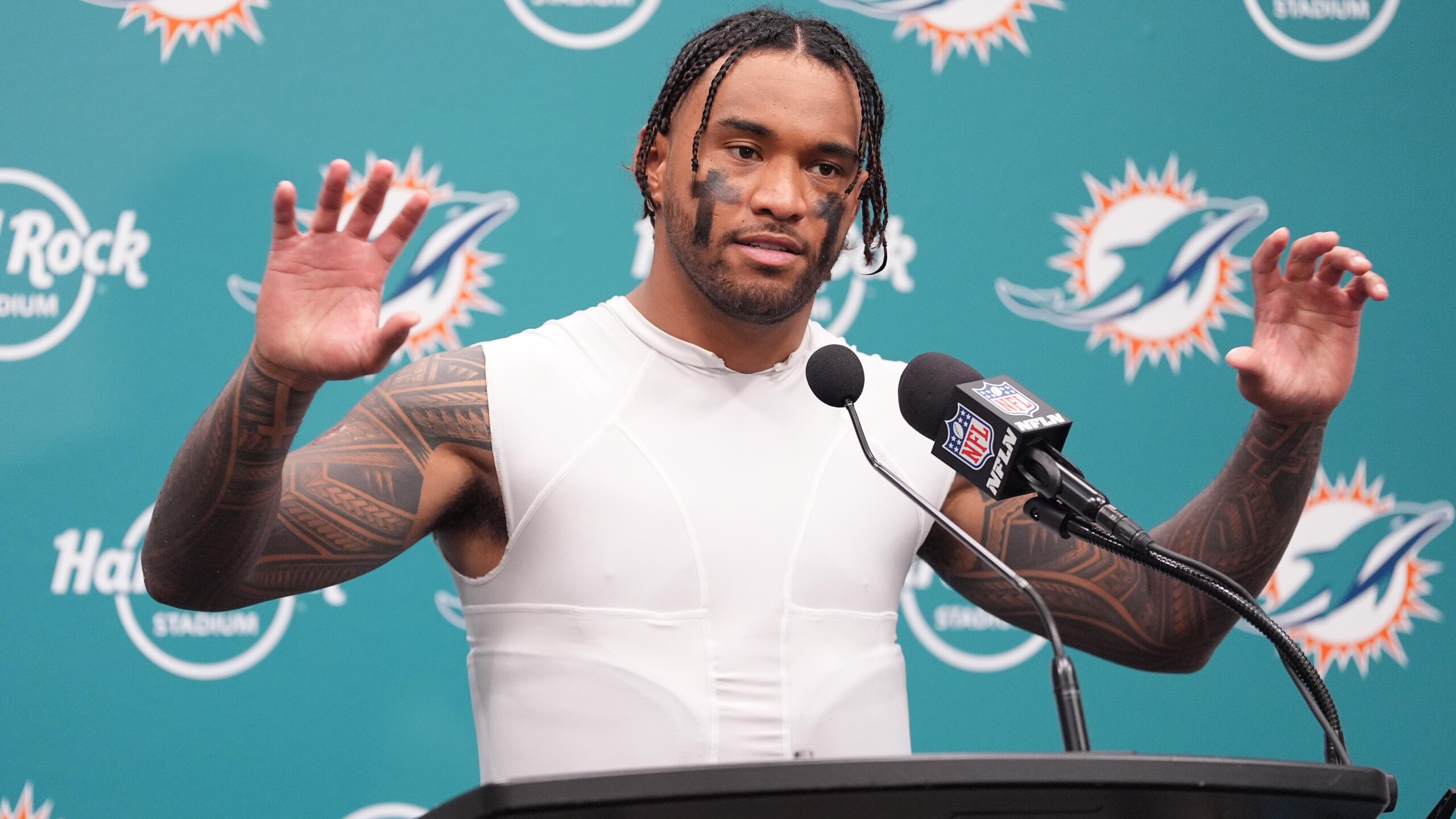 Chargers Dolphins Football