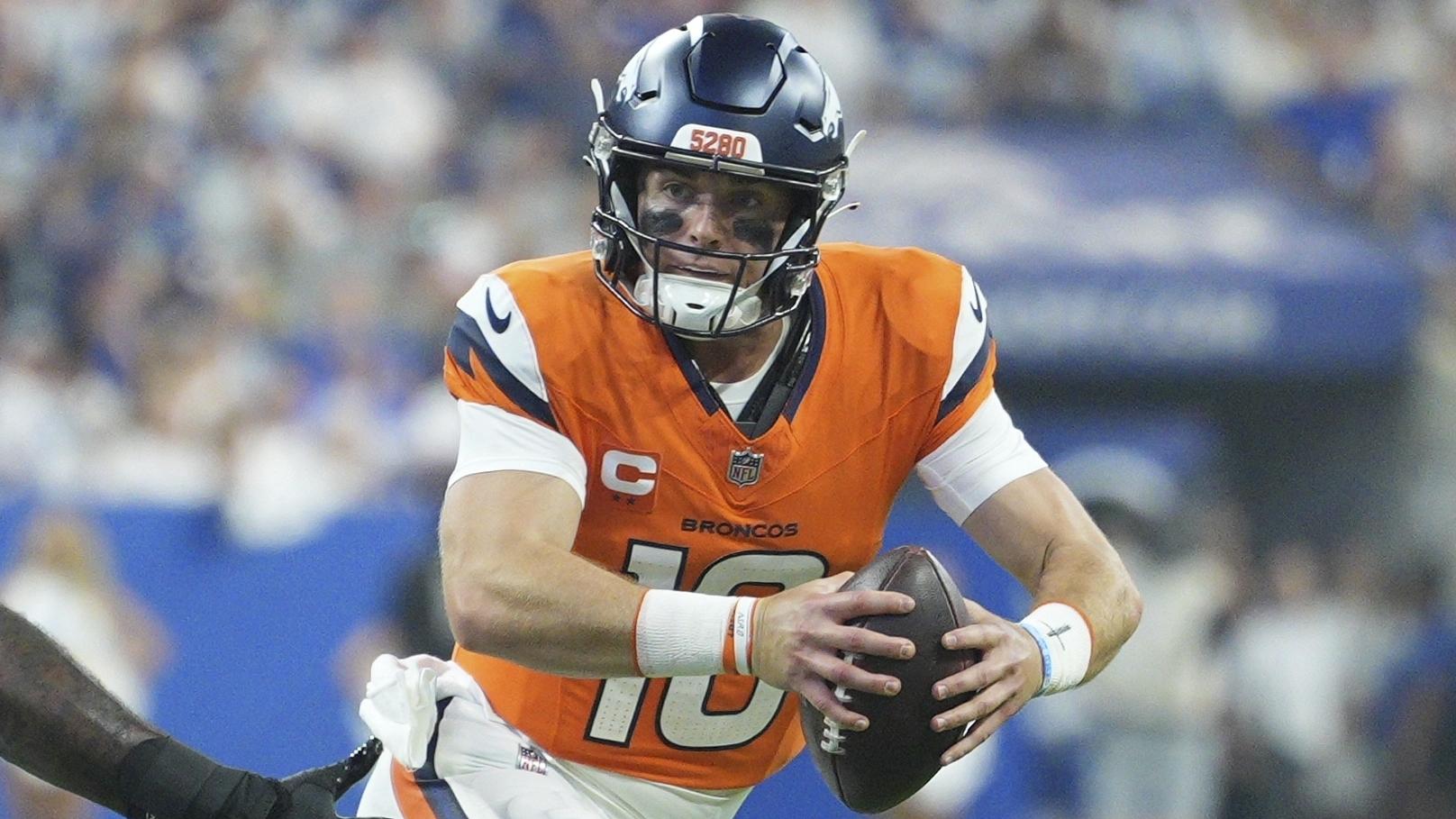 Broncos Colts Football