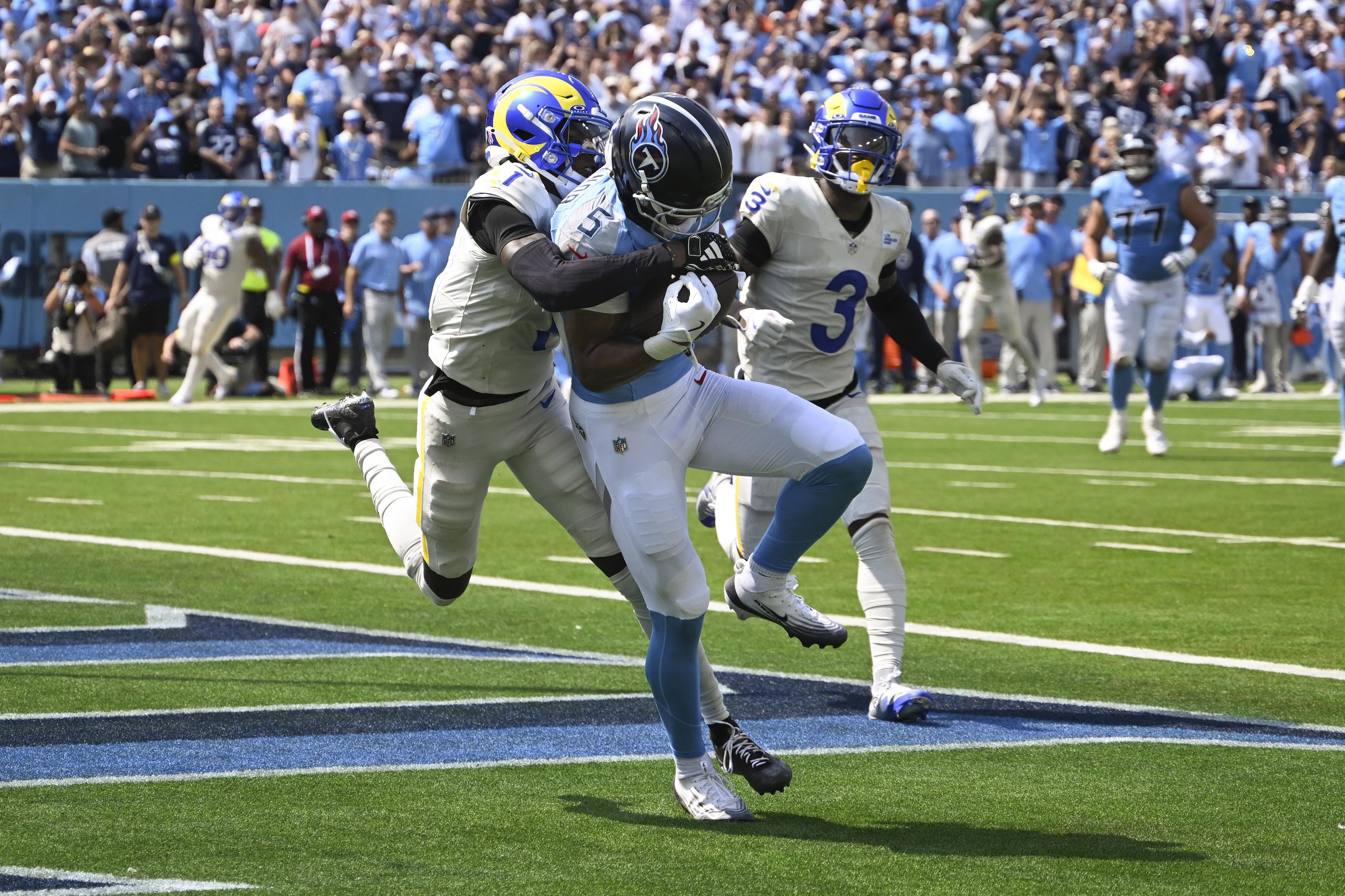Rams Titans Football