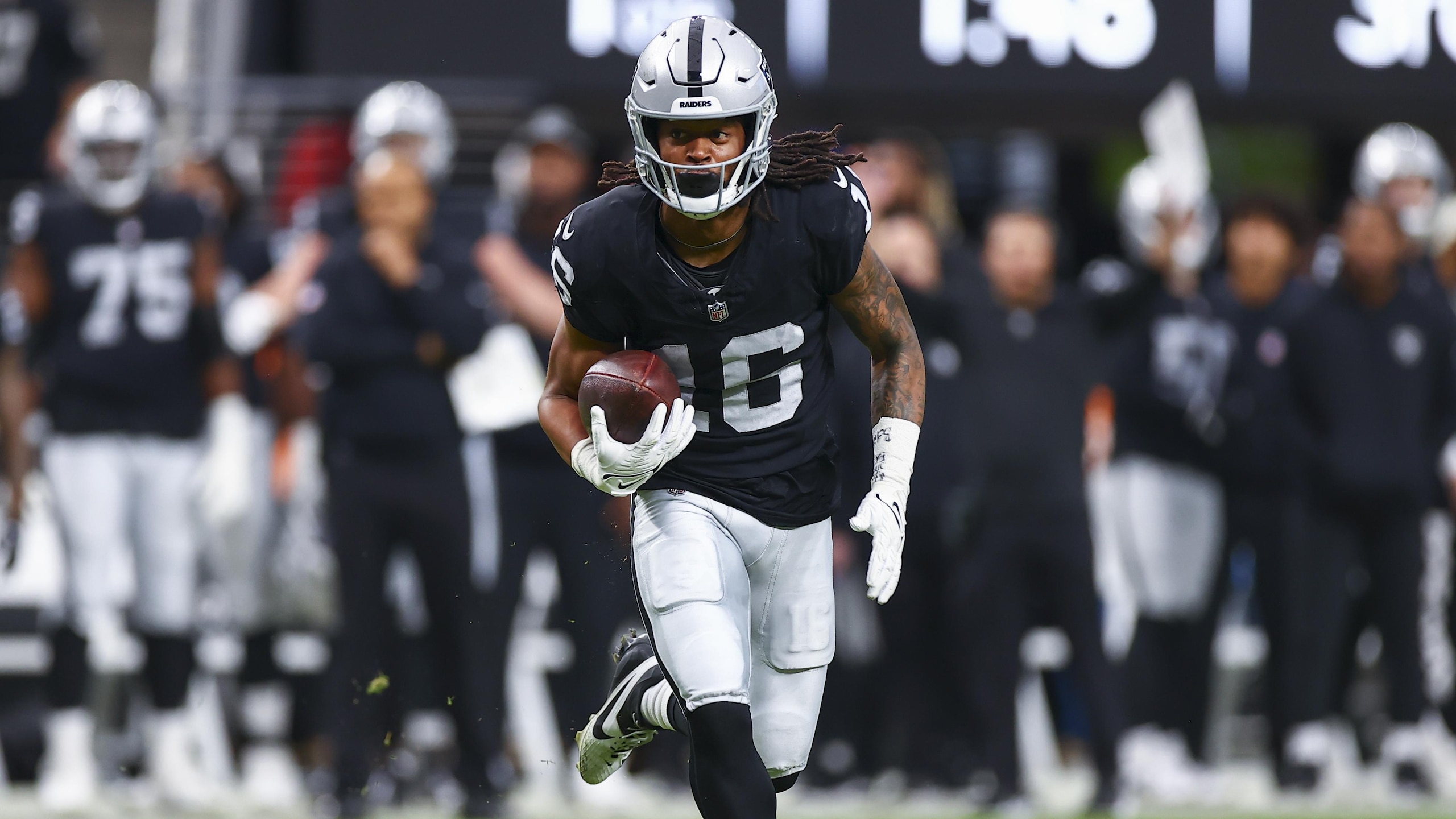 Broncos Raiders Football
