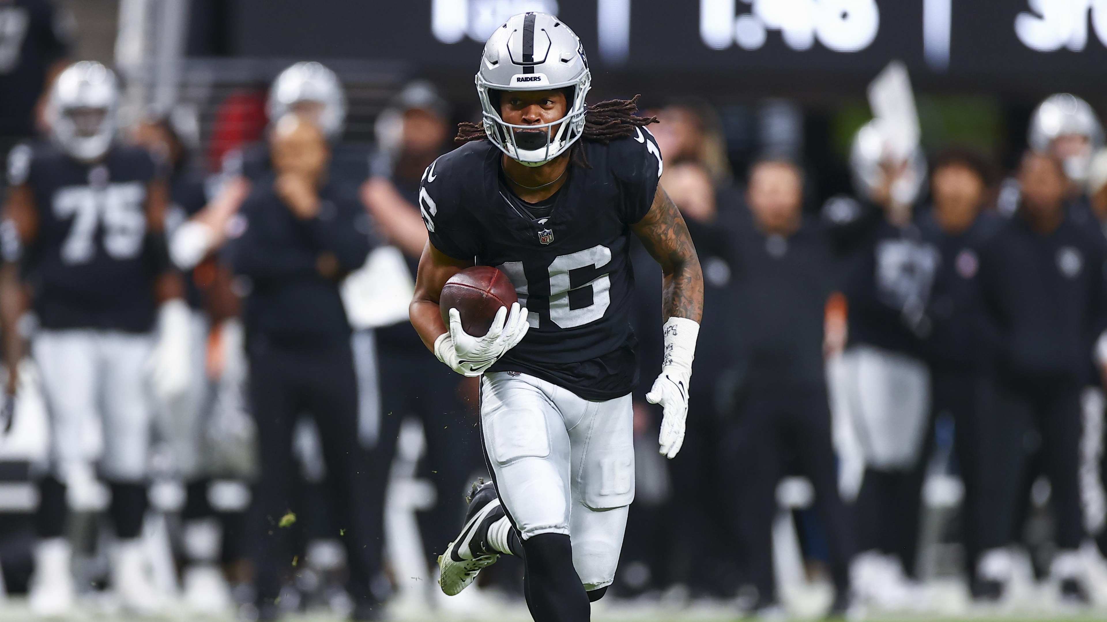Broncos Raiders Football