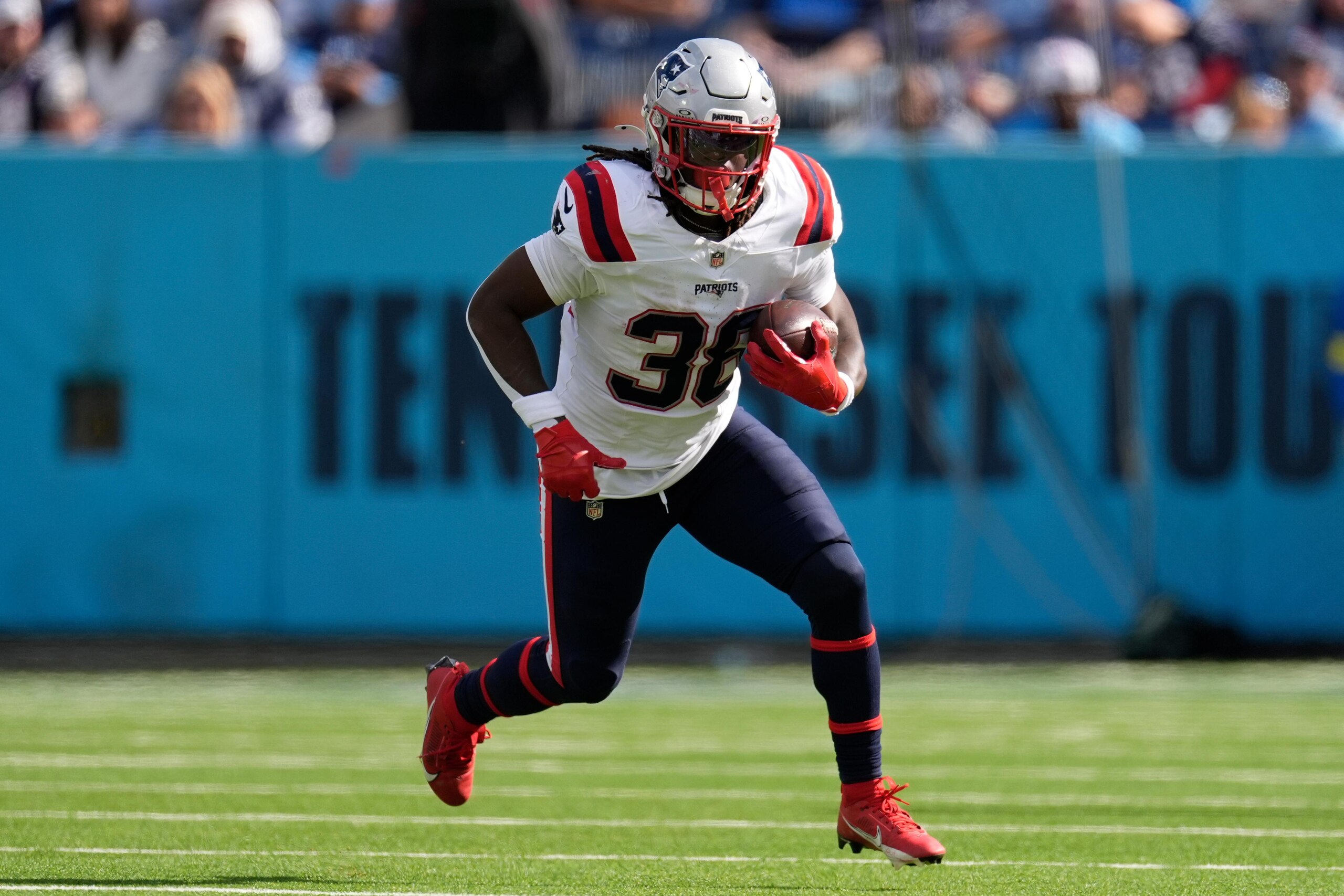 Patriots Titans Football