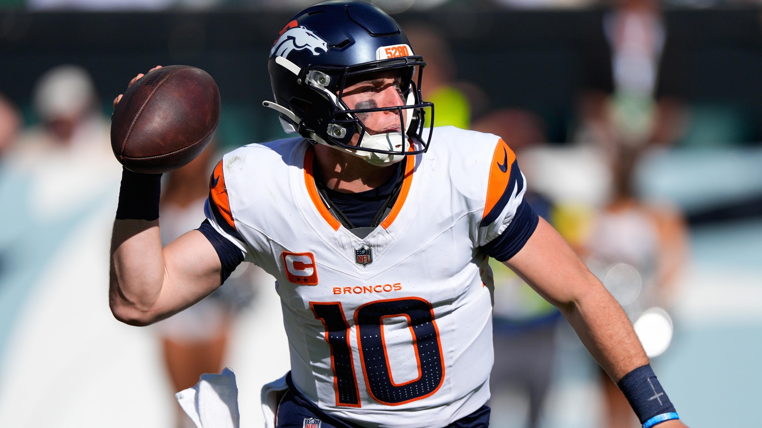 Broncos Eagles Football