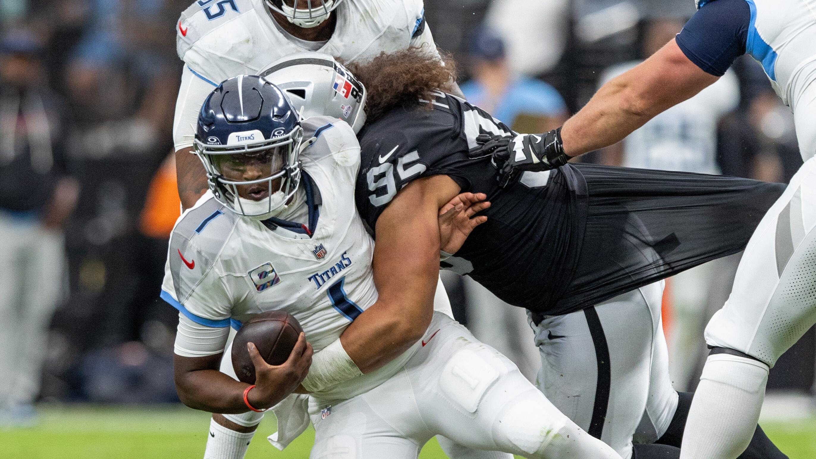 Titans Raiders Football
