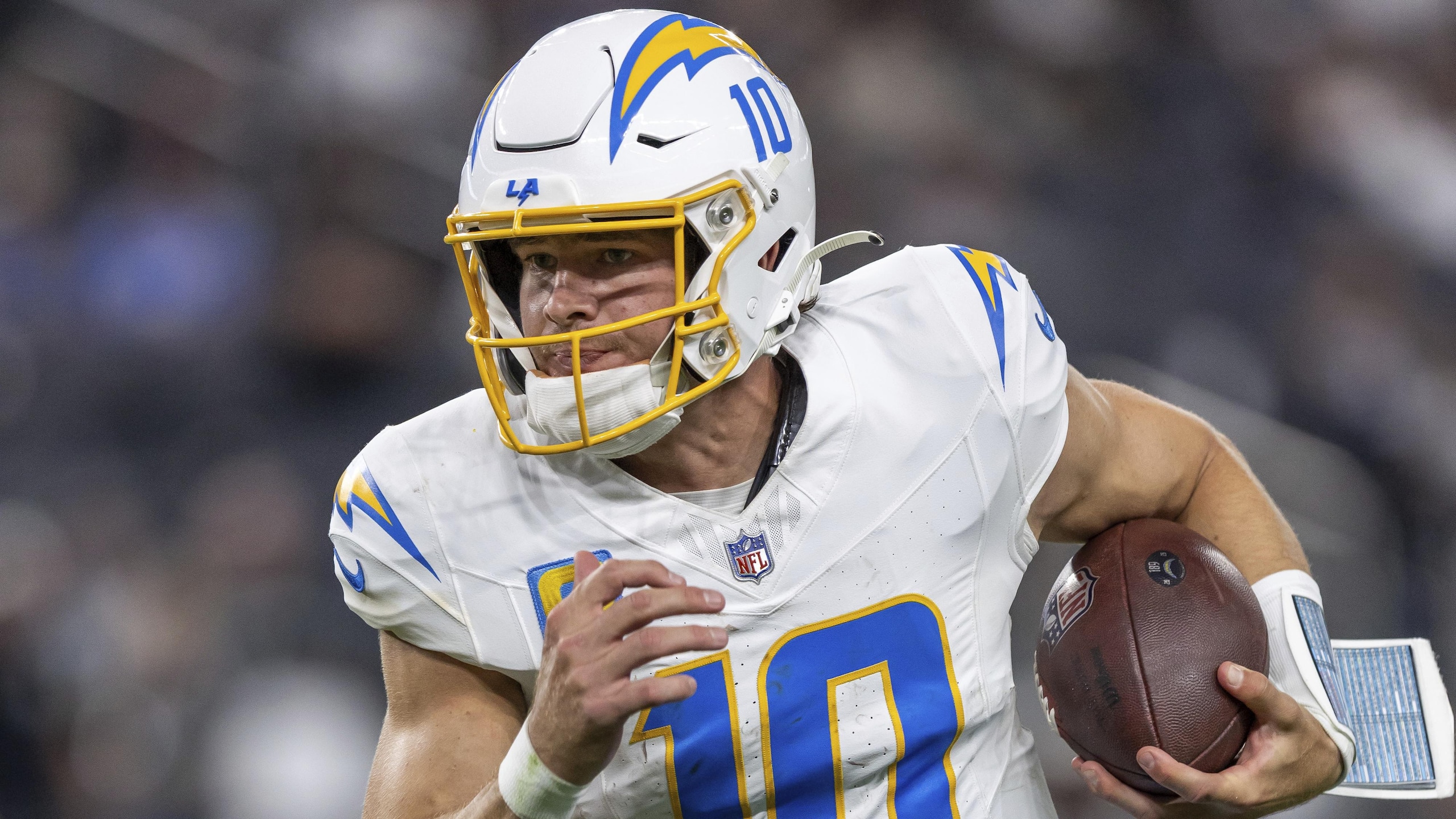 Chargers Raiders Football