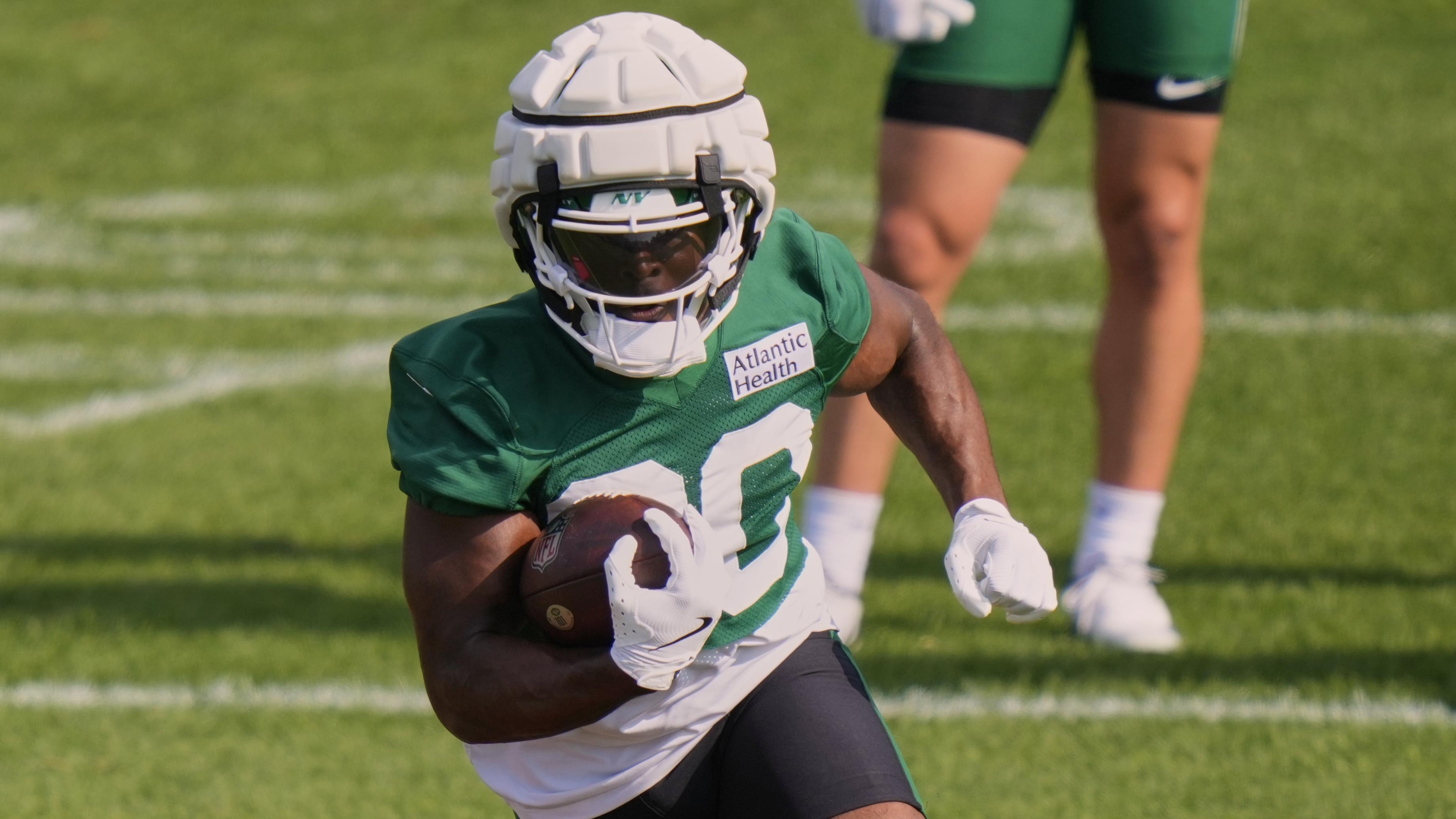 Jets' Breece Hall Doesn't Expect Contract Extension Before Season, 'Got to Prove it'