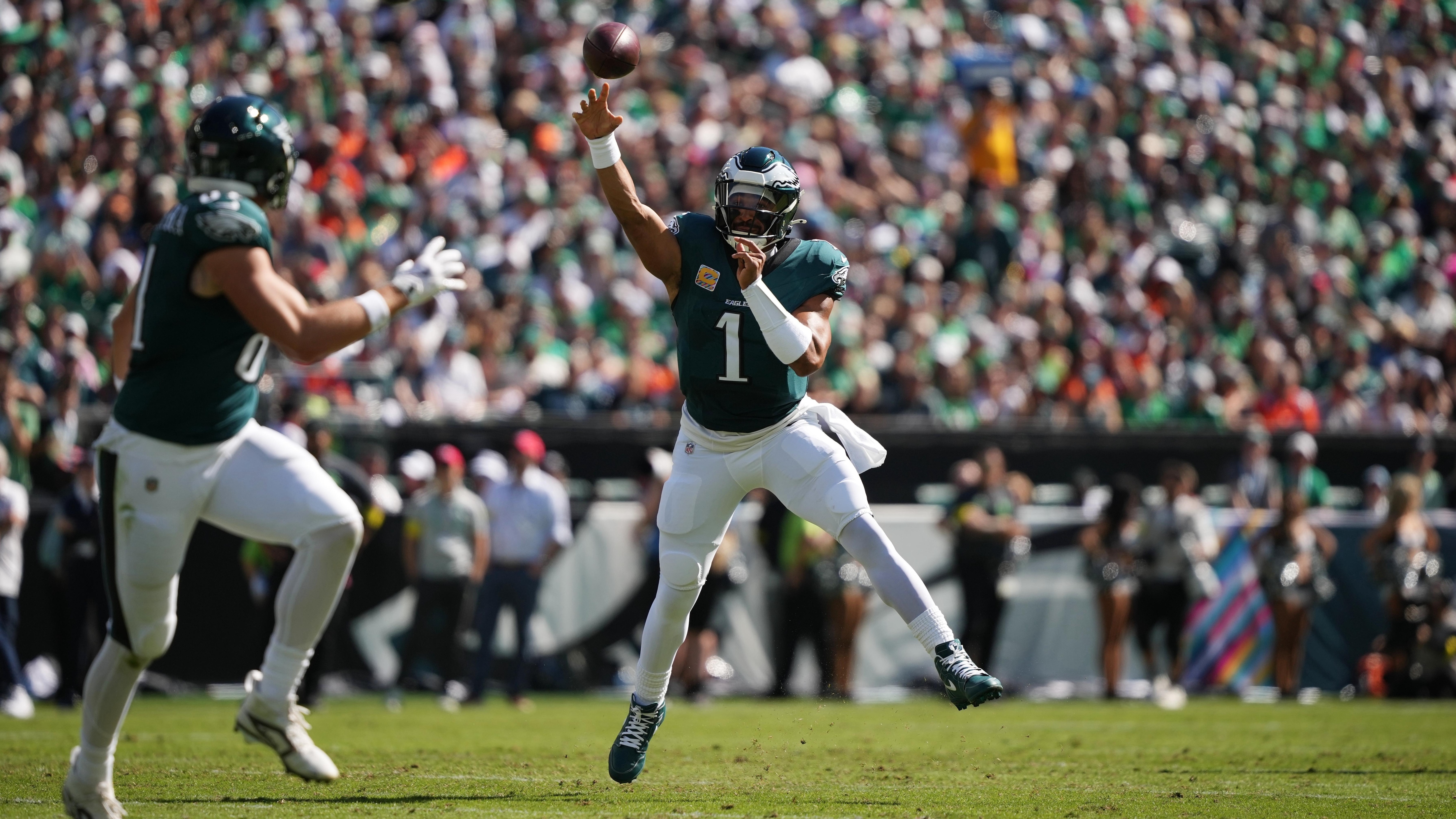 Broncos Eagles Football