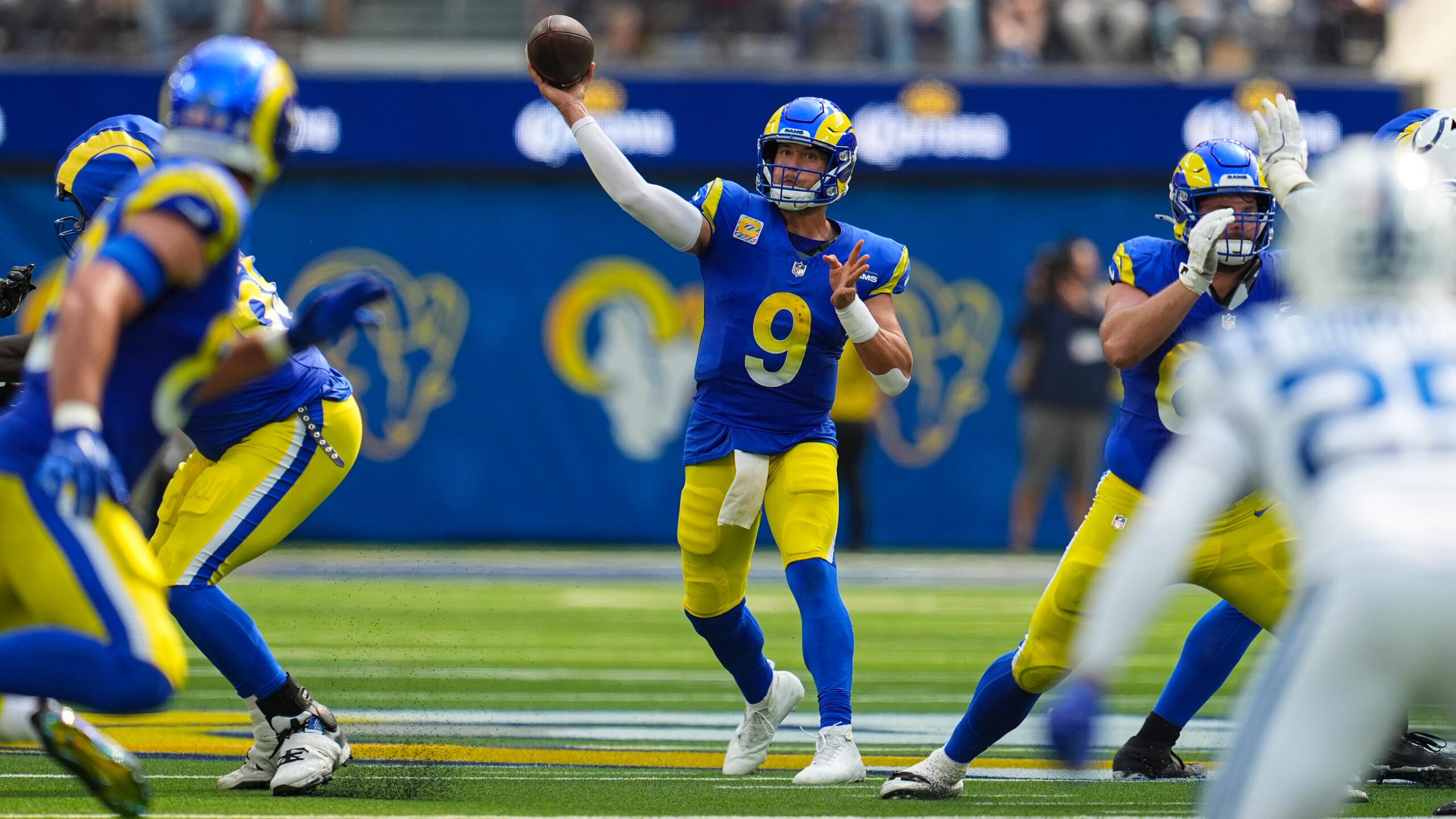Colts Rams Football