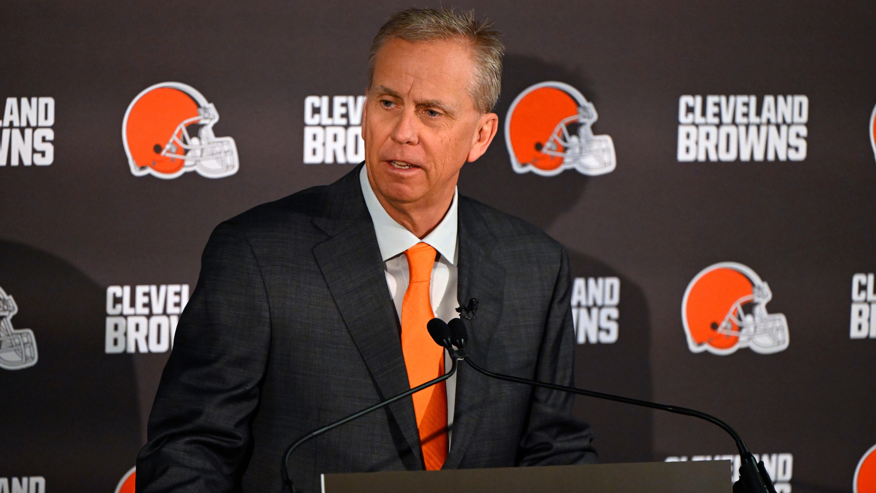 Browns edge Bucs 23-19 after 2-hour weather delay