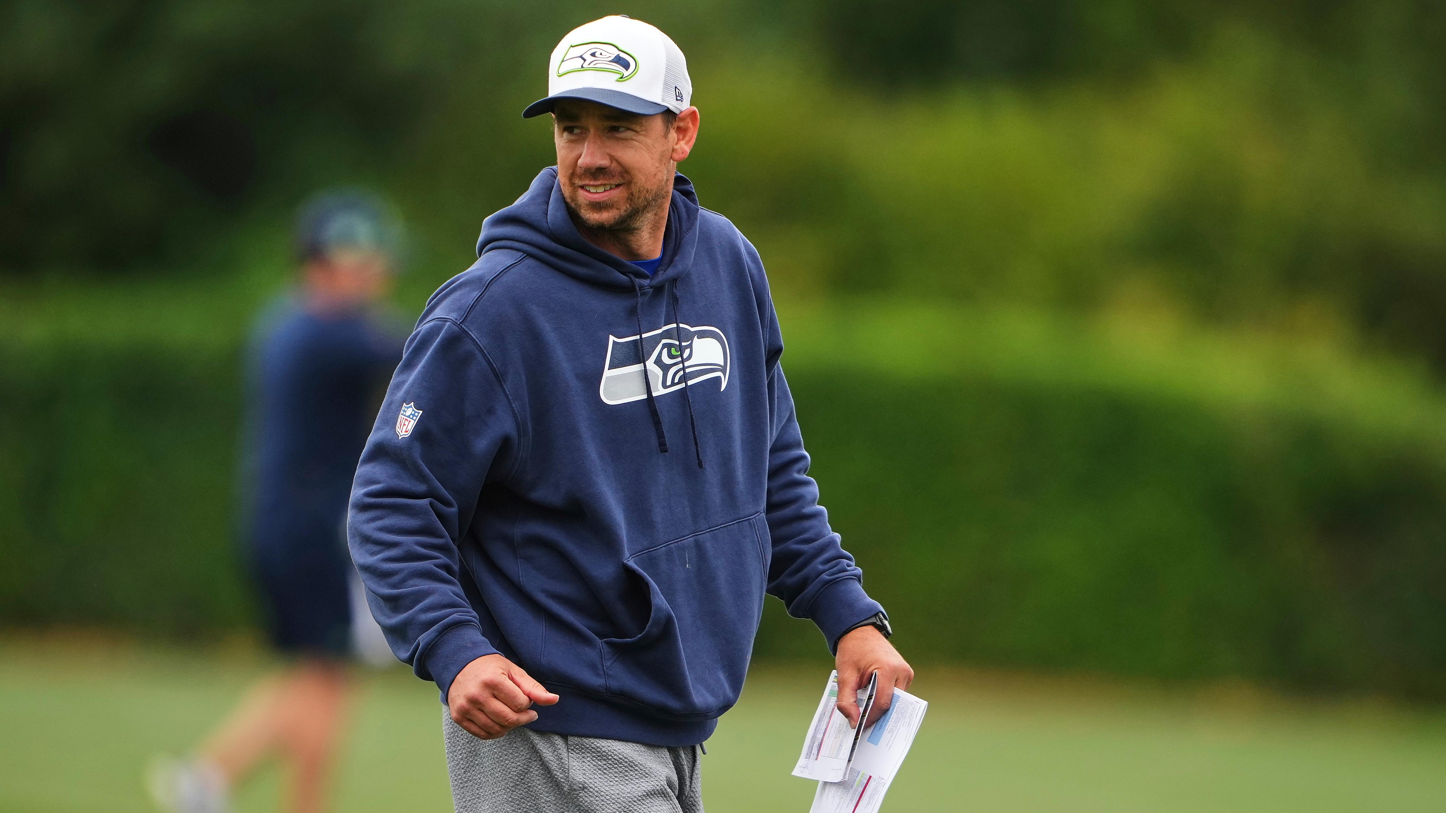 Falcons-Coach Football