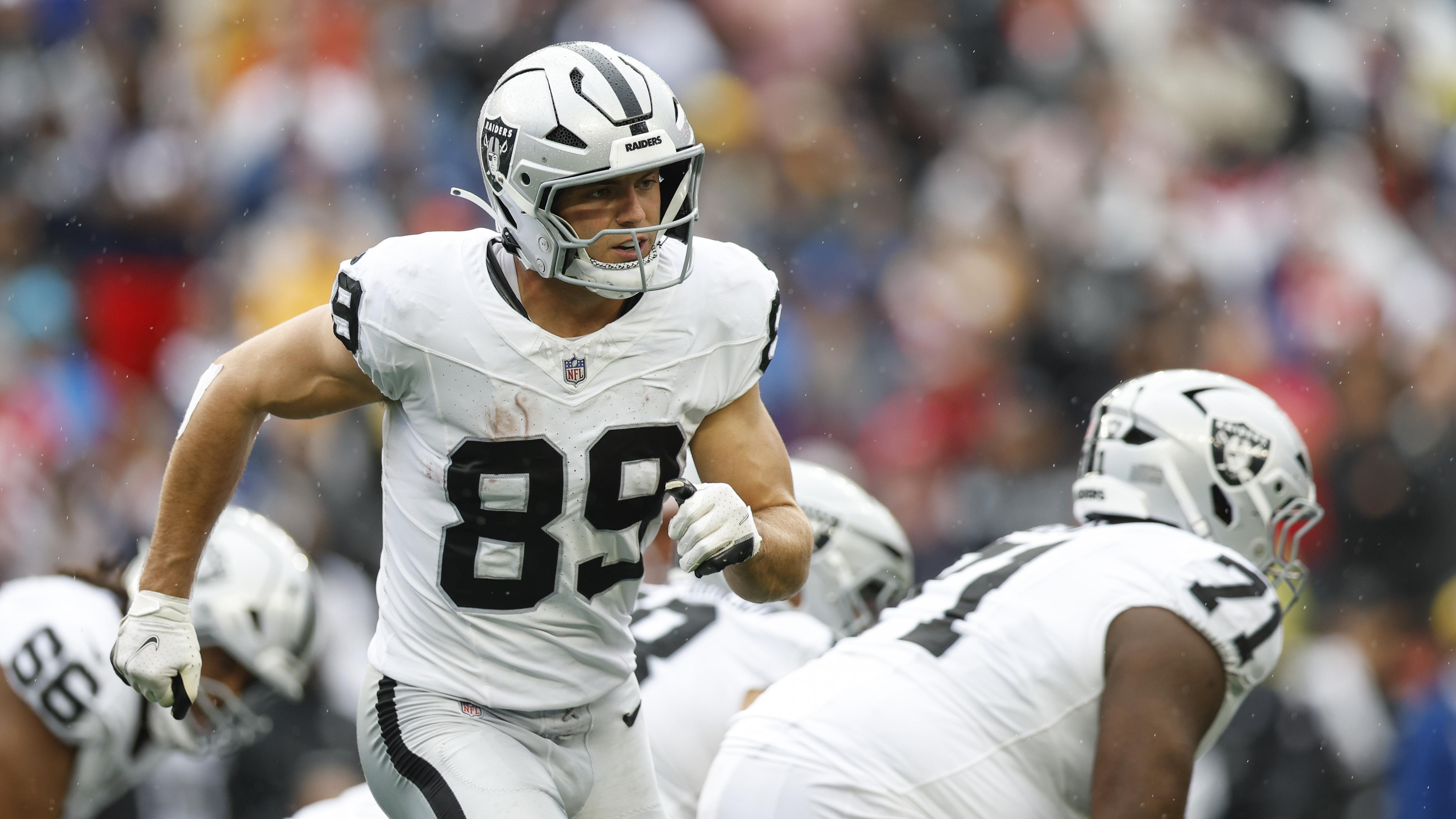 Brock Bowers ‘Hoping to Play’ for Raiders vs. Chargers amid Knee Injury