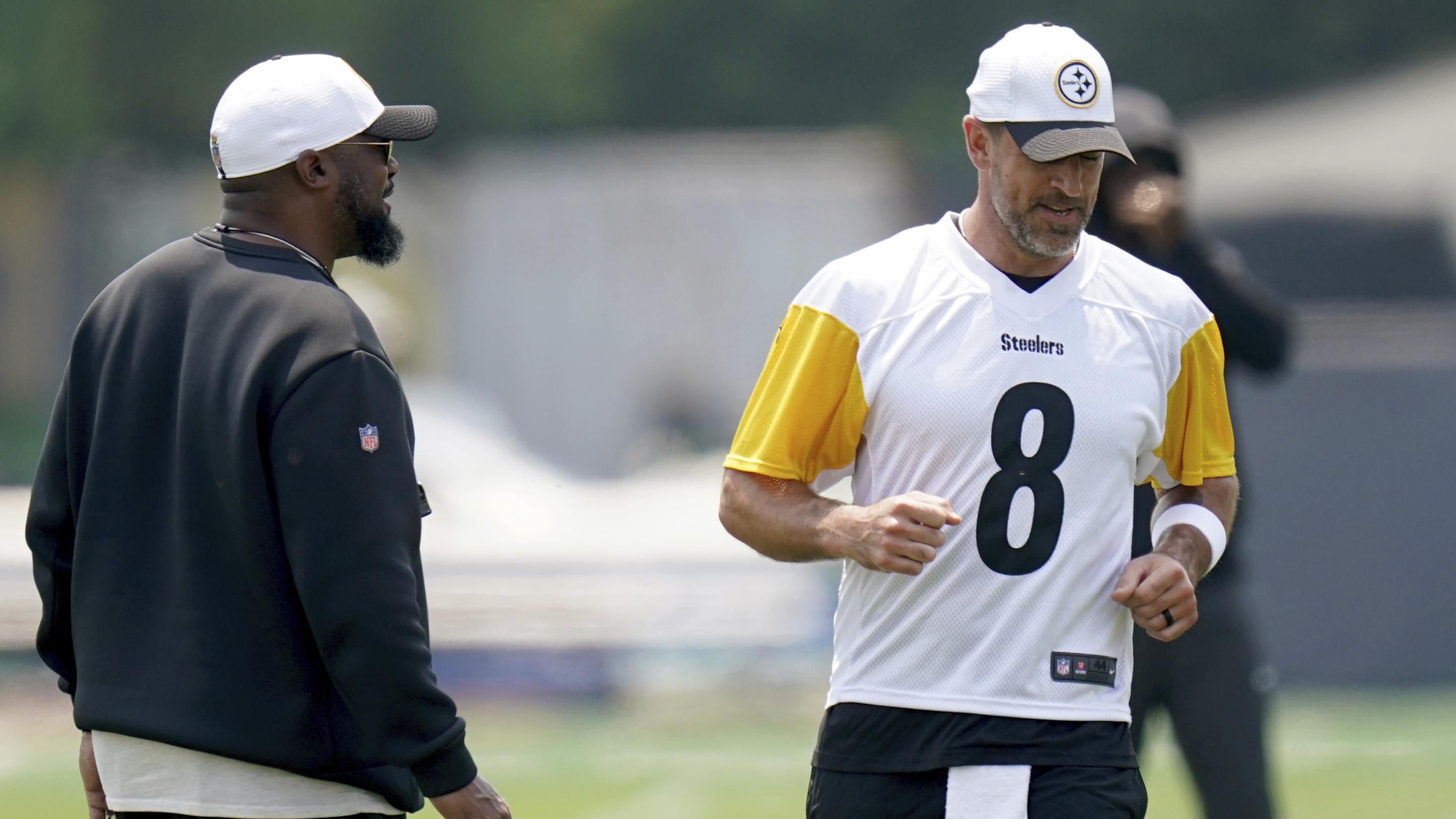 Mike Tomlin Explains Being ‘Comfortable’ With Aaron Rodgers Signing Steelers Contract