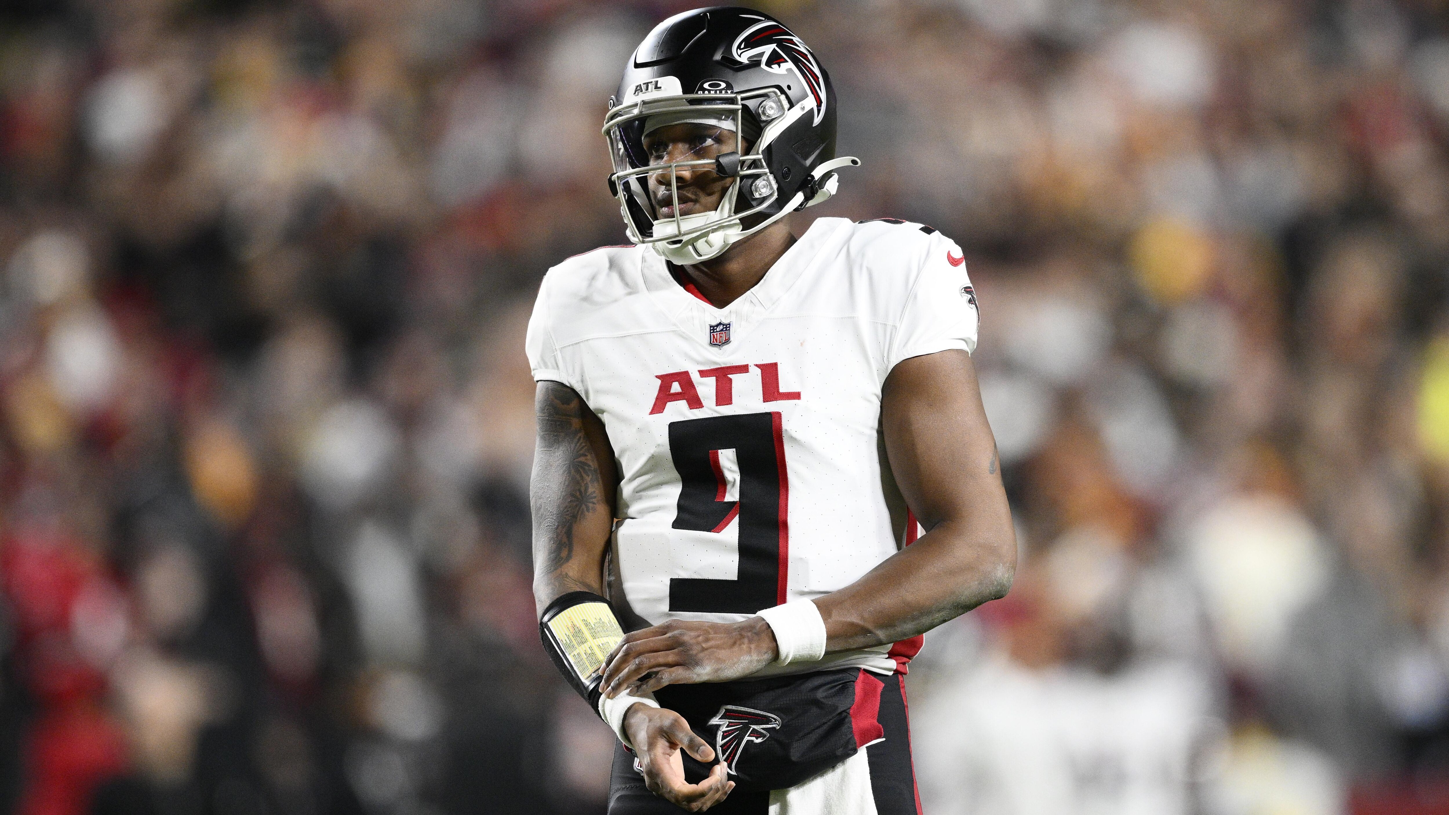 Falcons Commanders Football