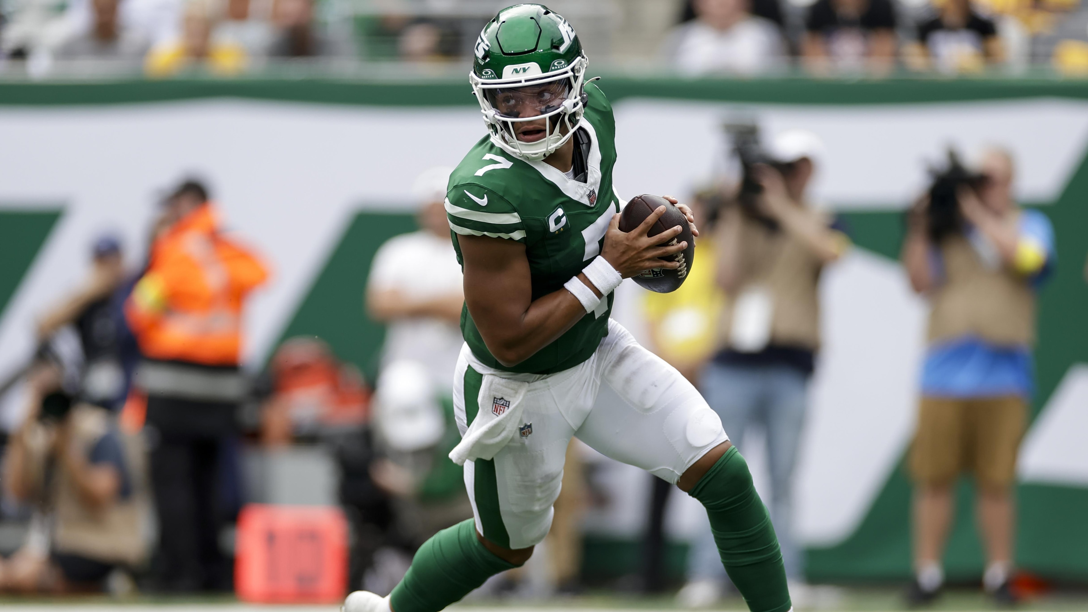 Justin Fields Reportedly Will Be Jets' QB1 vs. Bengals, Tyrod Taylor Out With Injury