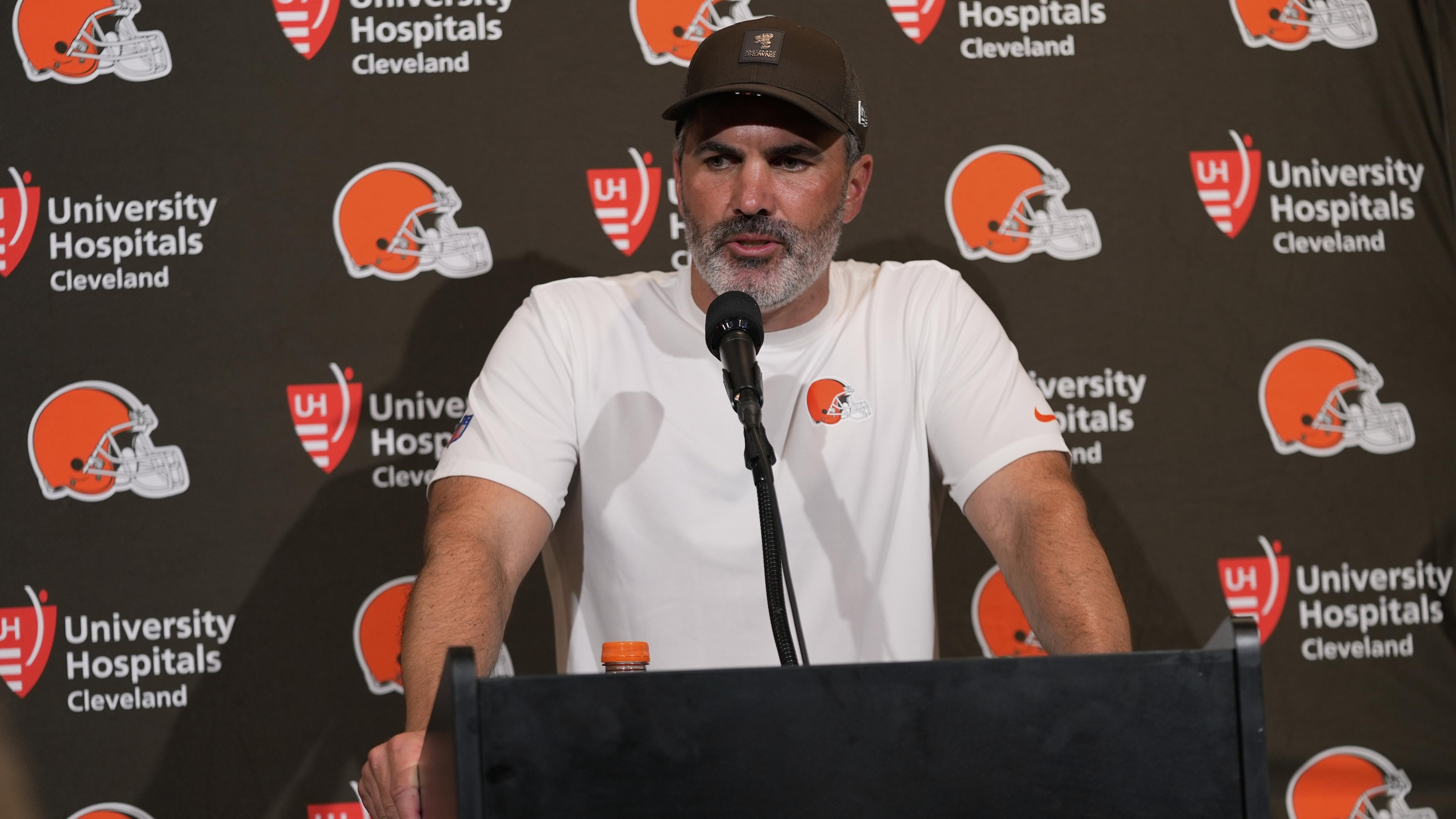 Browns' Stefanski Updates Timeline for Naming QB1 amid Flacco, Shedeur, Pickett Battle