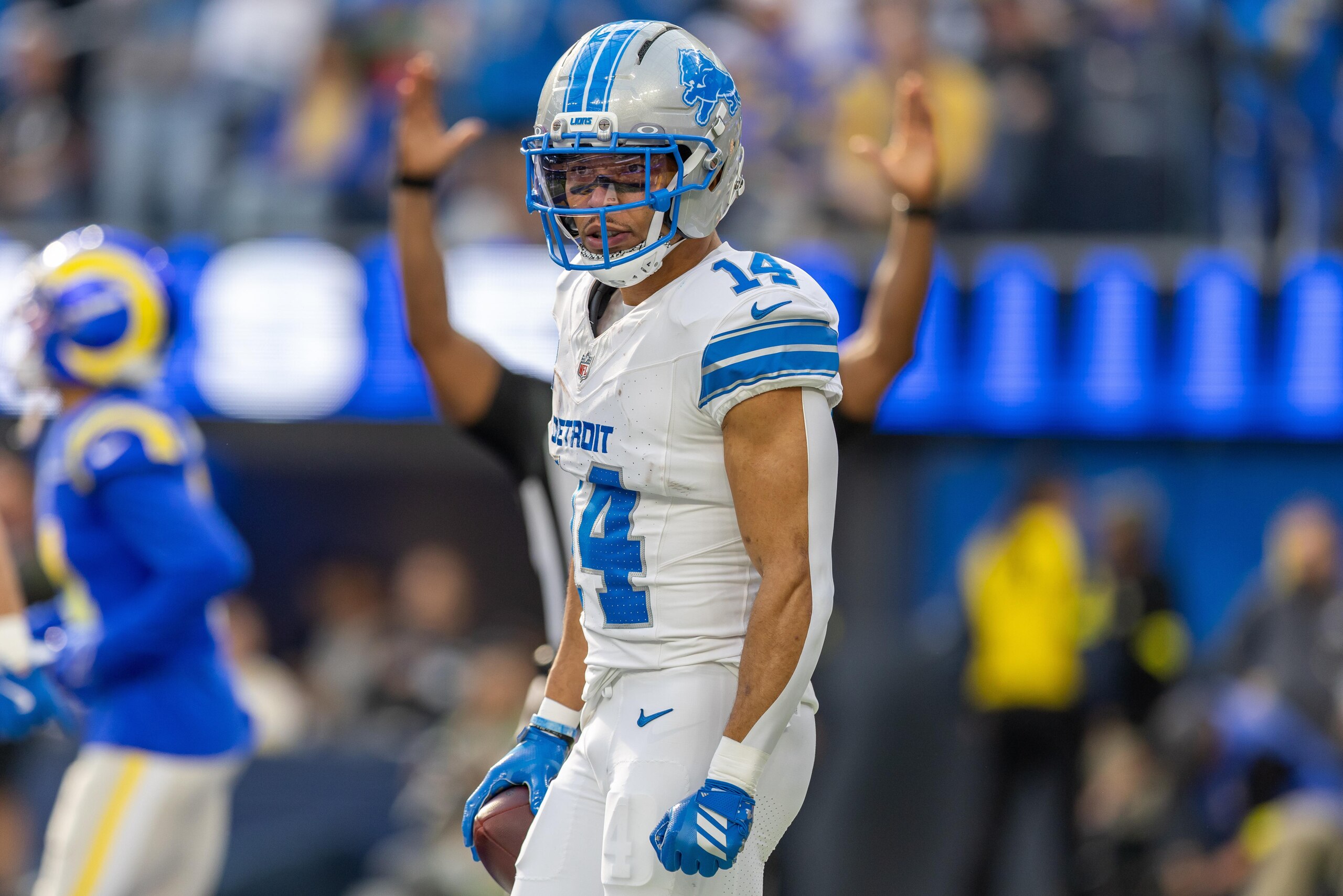 Lions Rams Football