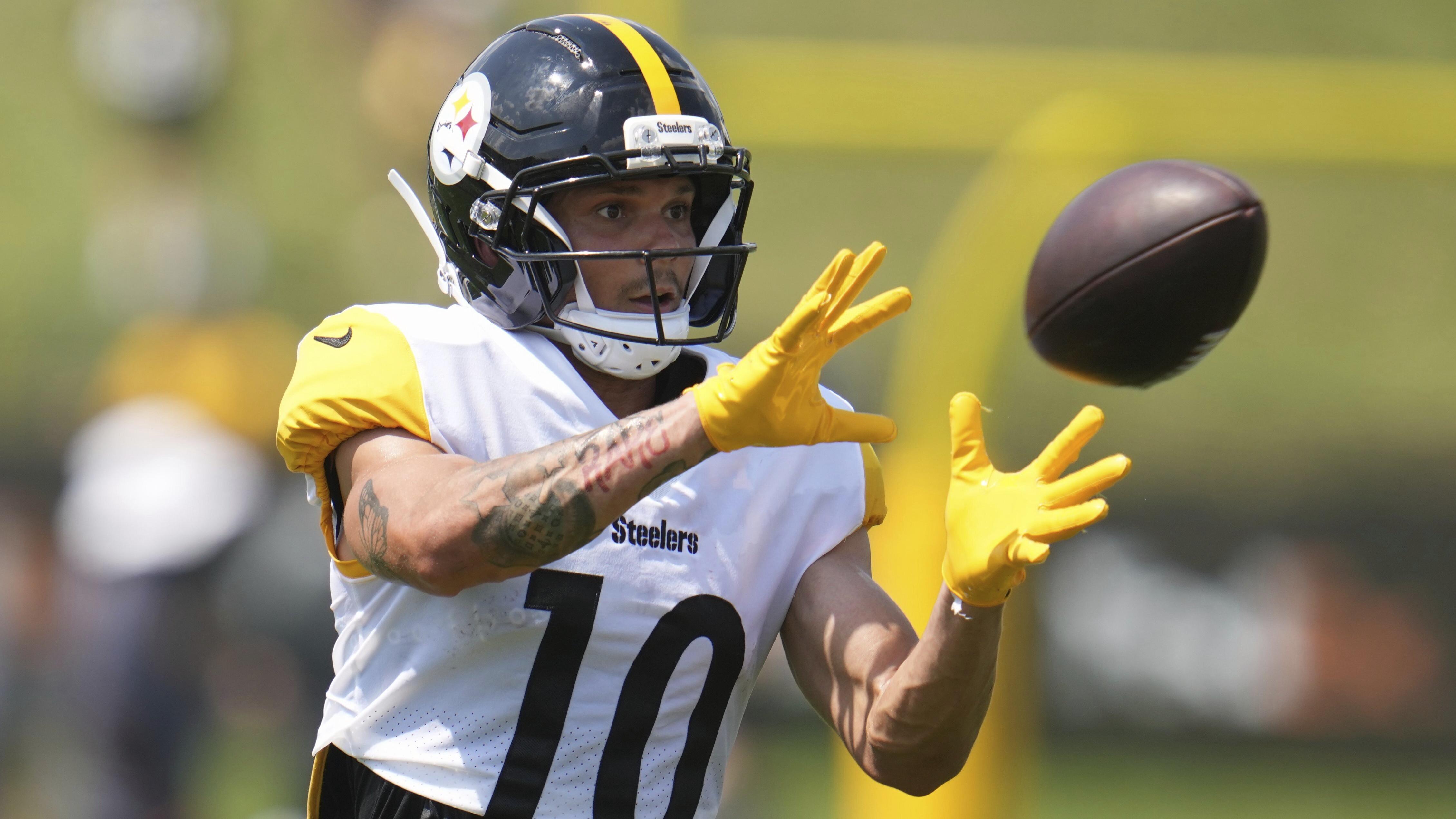 Steelers’ Roman Wilson Talks Aaron Rodgers Connection, ‘I Want to Be That Guy’