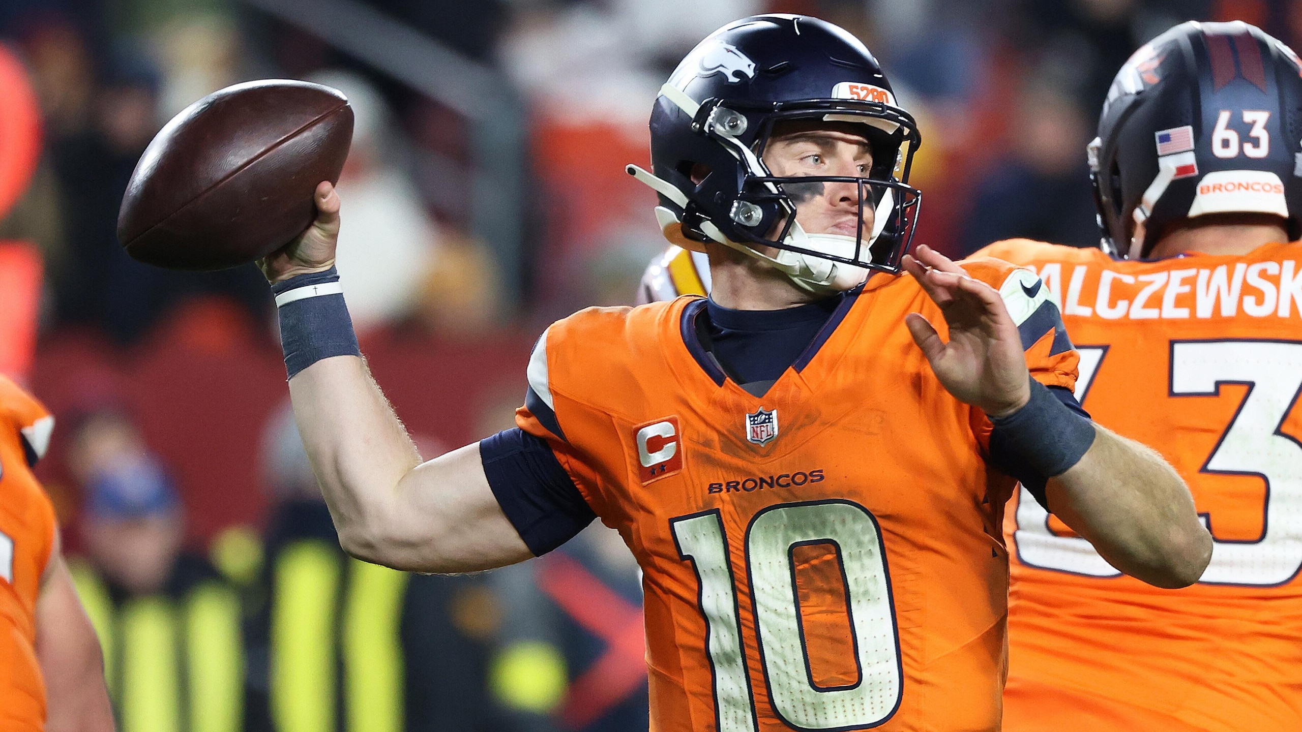 Broncos Commanders Football