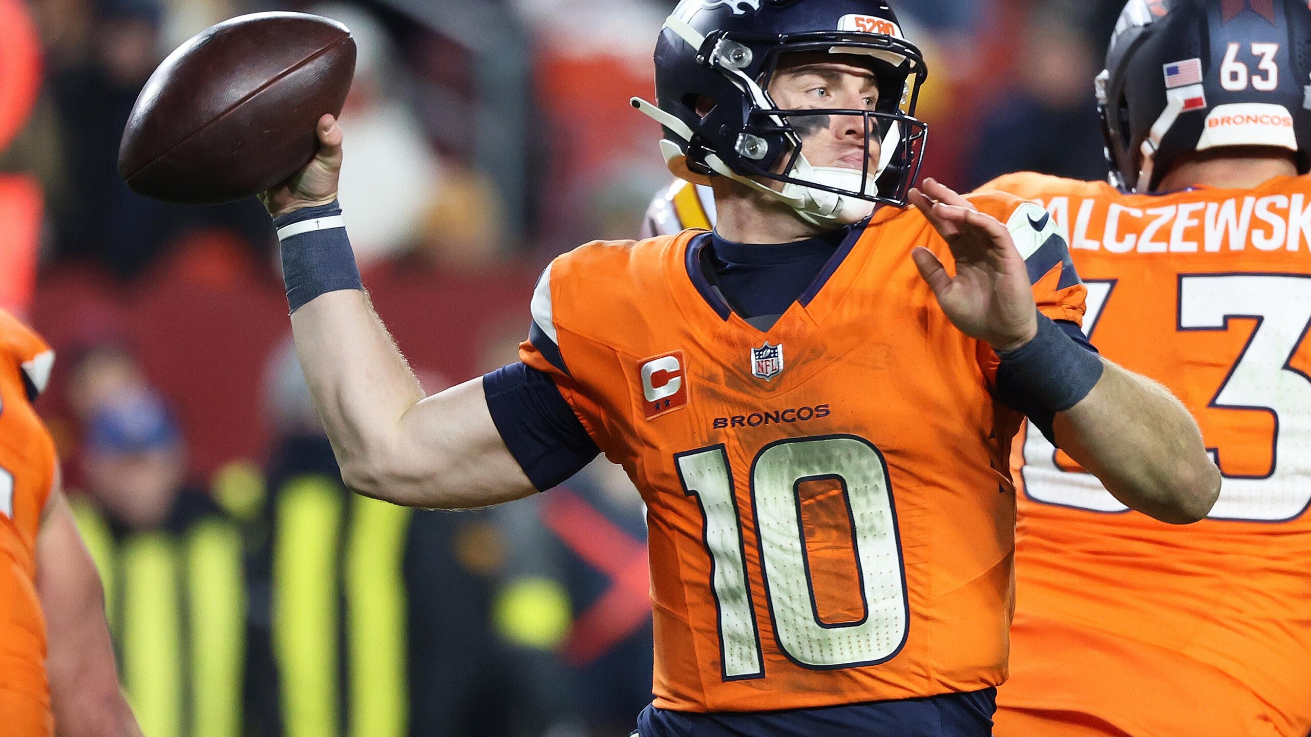 Broncos Commanders Football