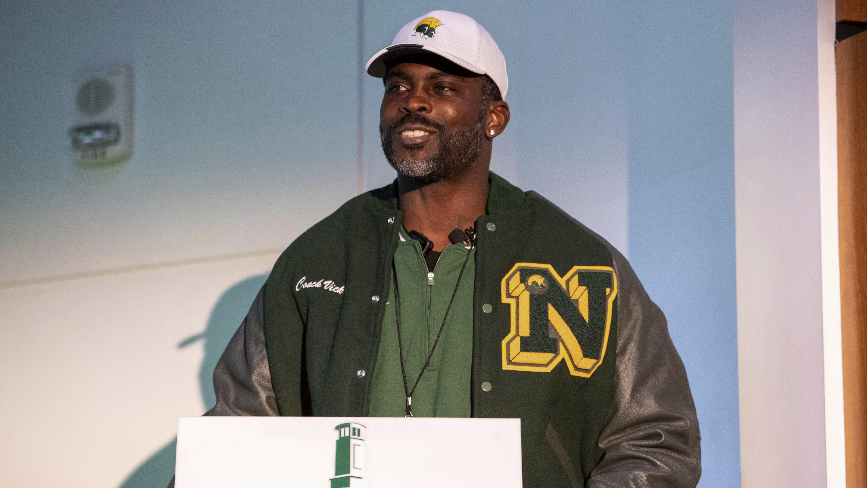 Former NFL Star Michael Vick Gets 1st Win as Norfolk State HC, Excites CFB Fans